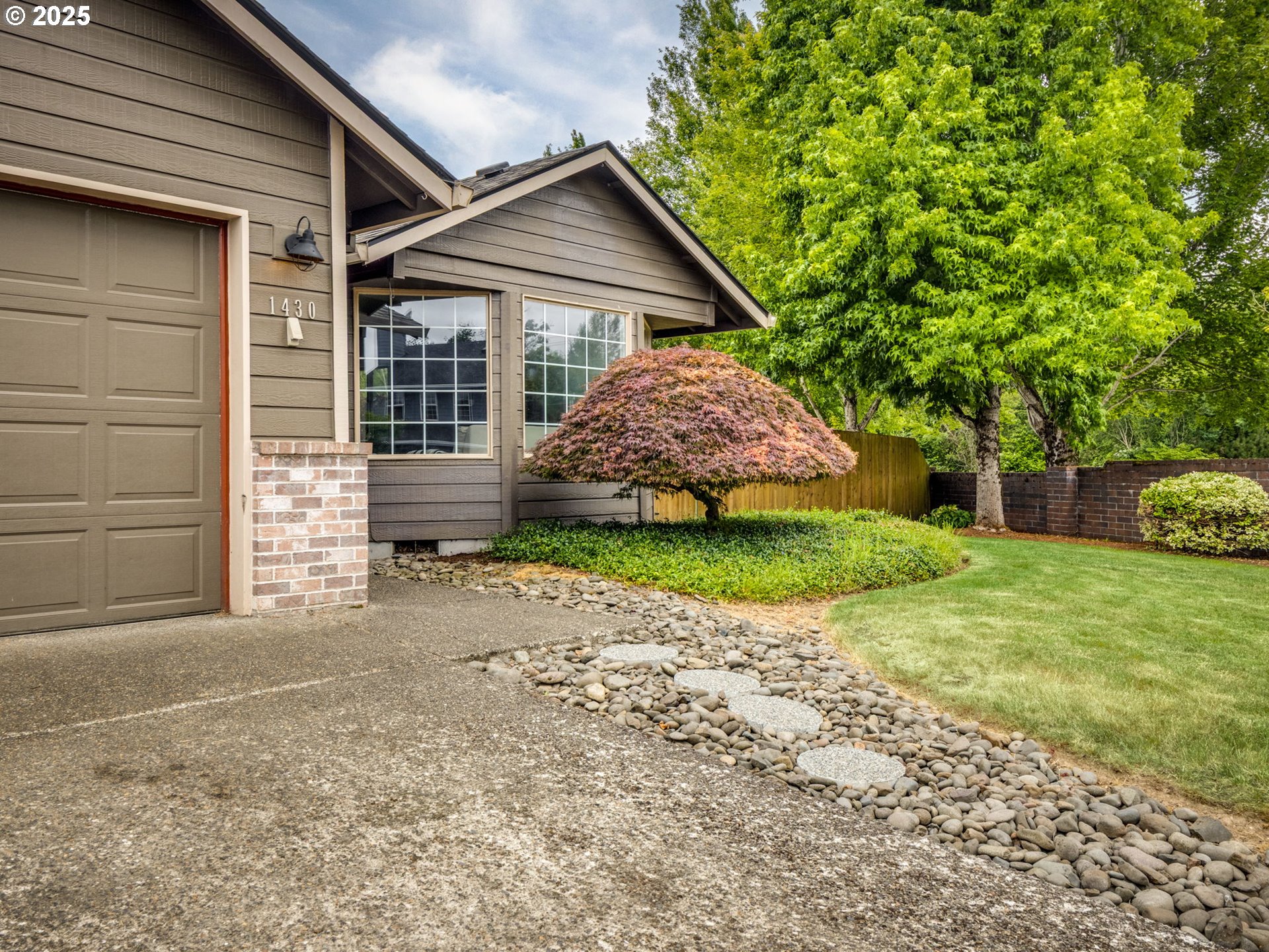 1430 MEADOW DR
