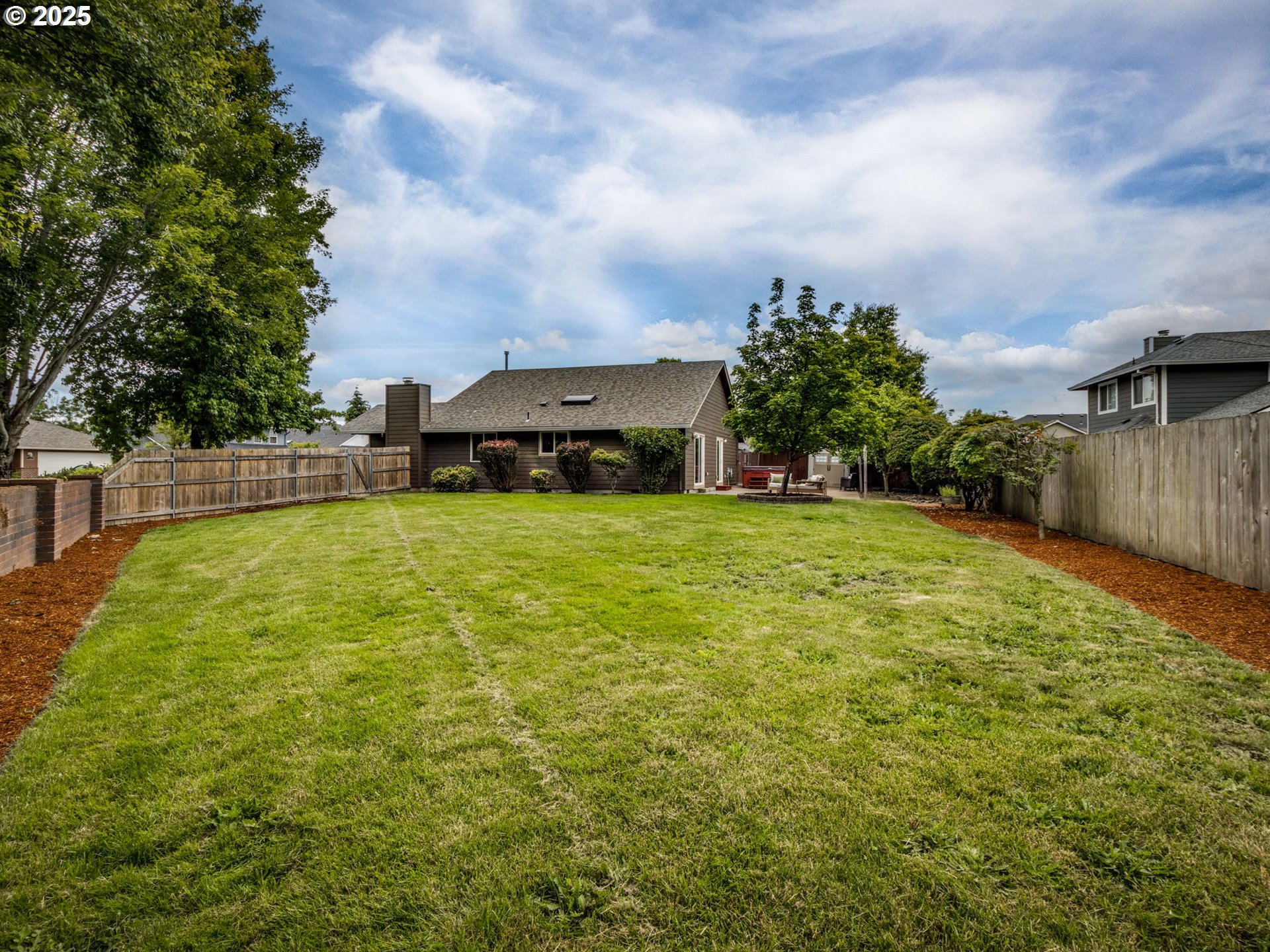 1430 MEADOW DR