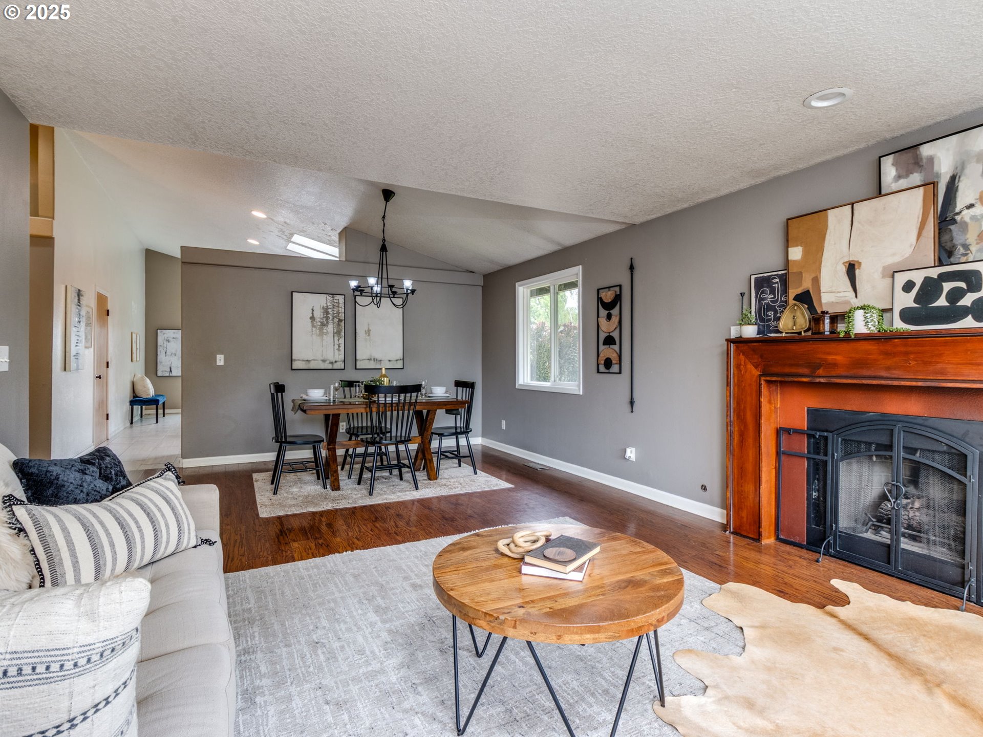 1430 MEADOW DR