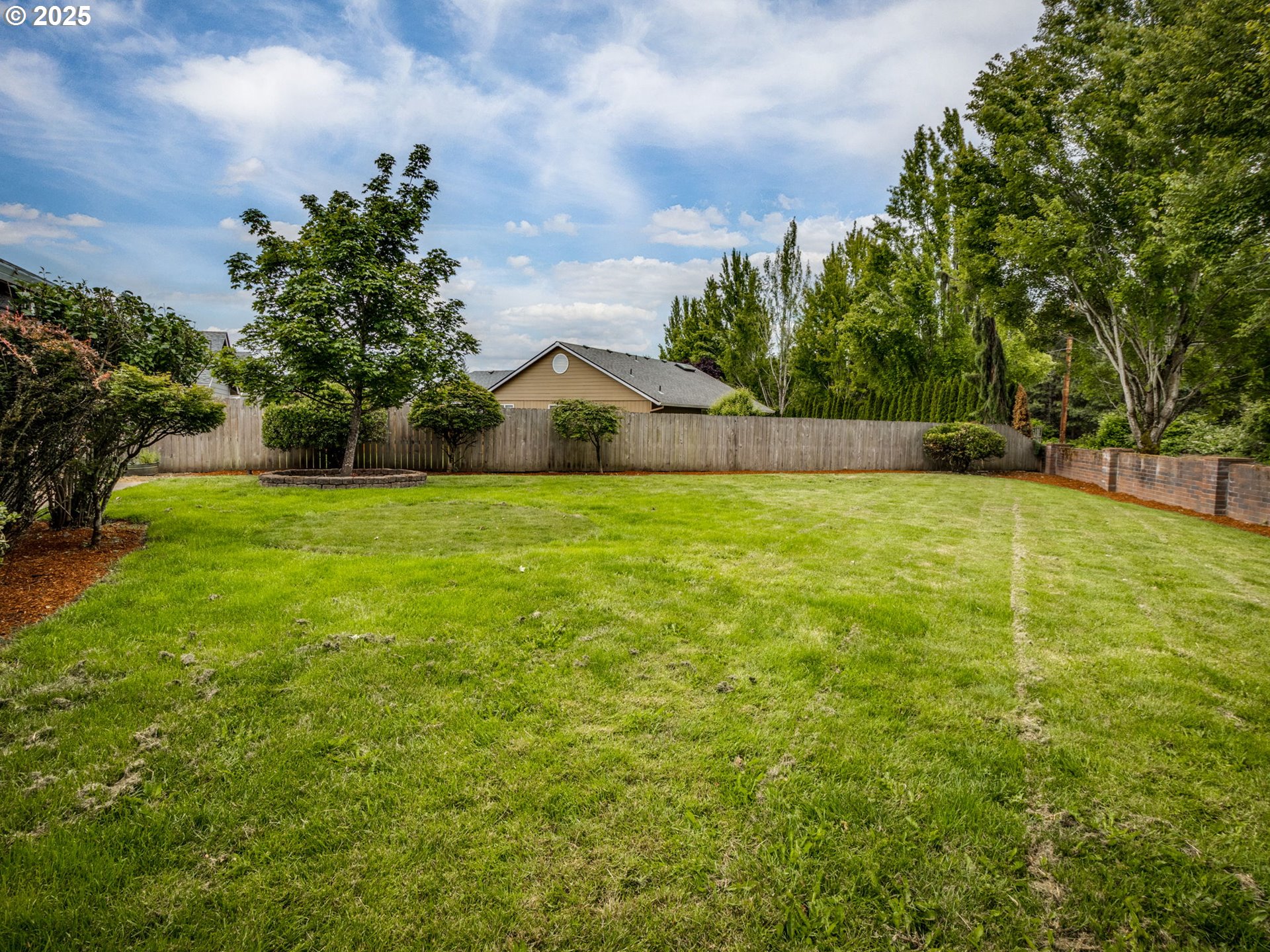 1430 MEADOW DR