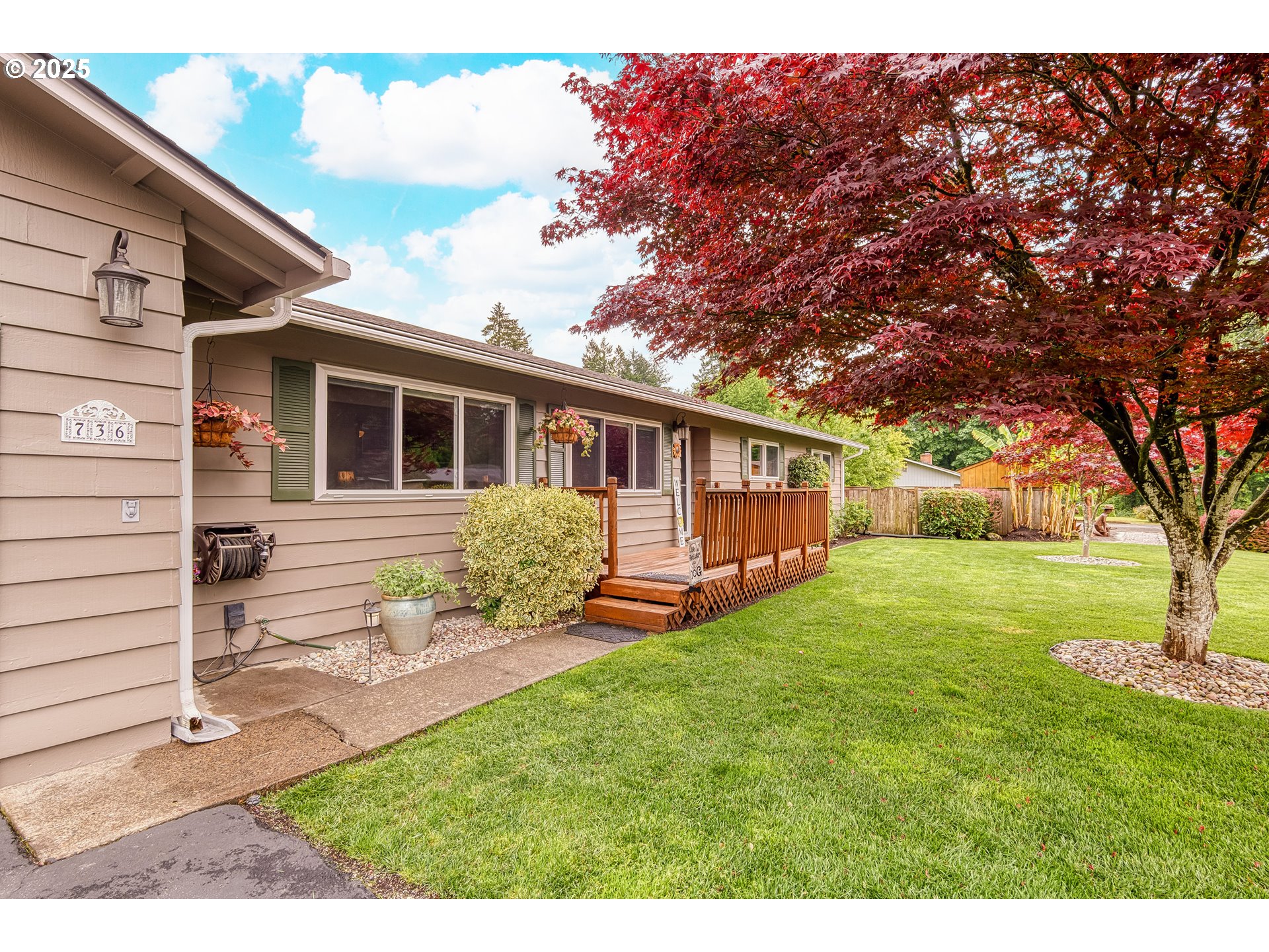 736 SE PALMER LN