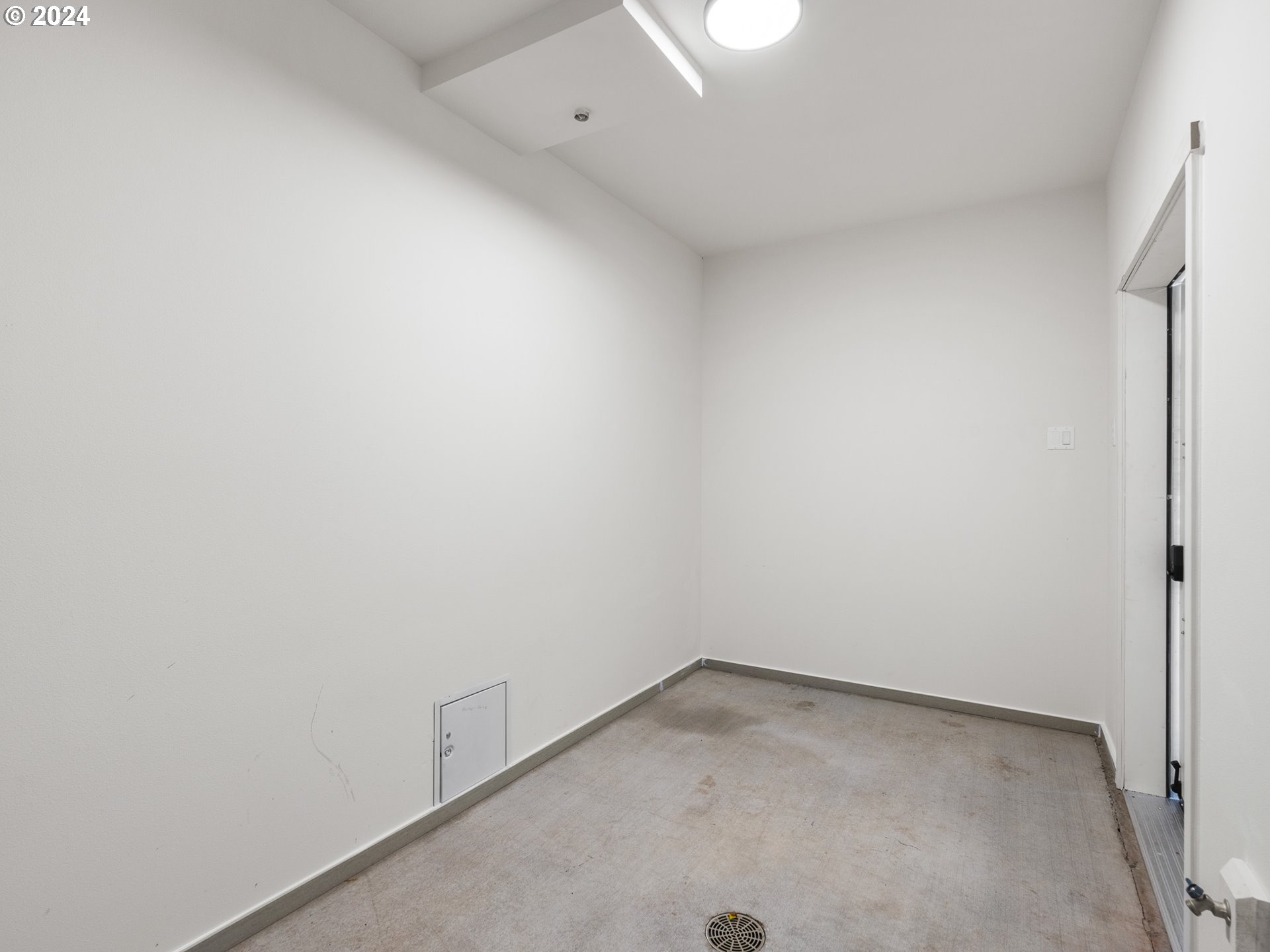 10985 E Burnside ST 7