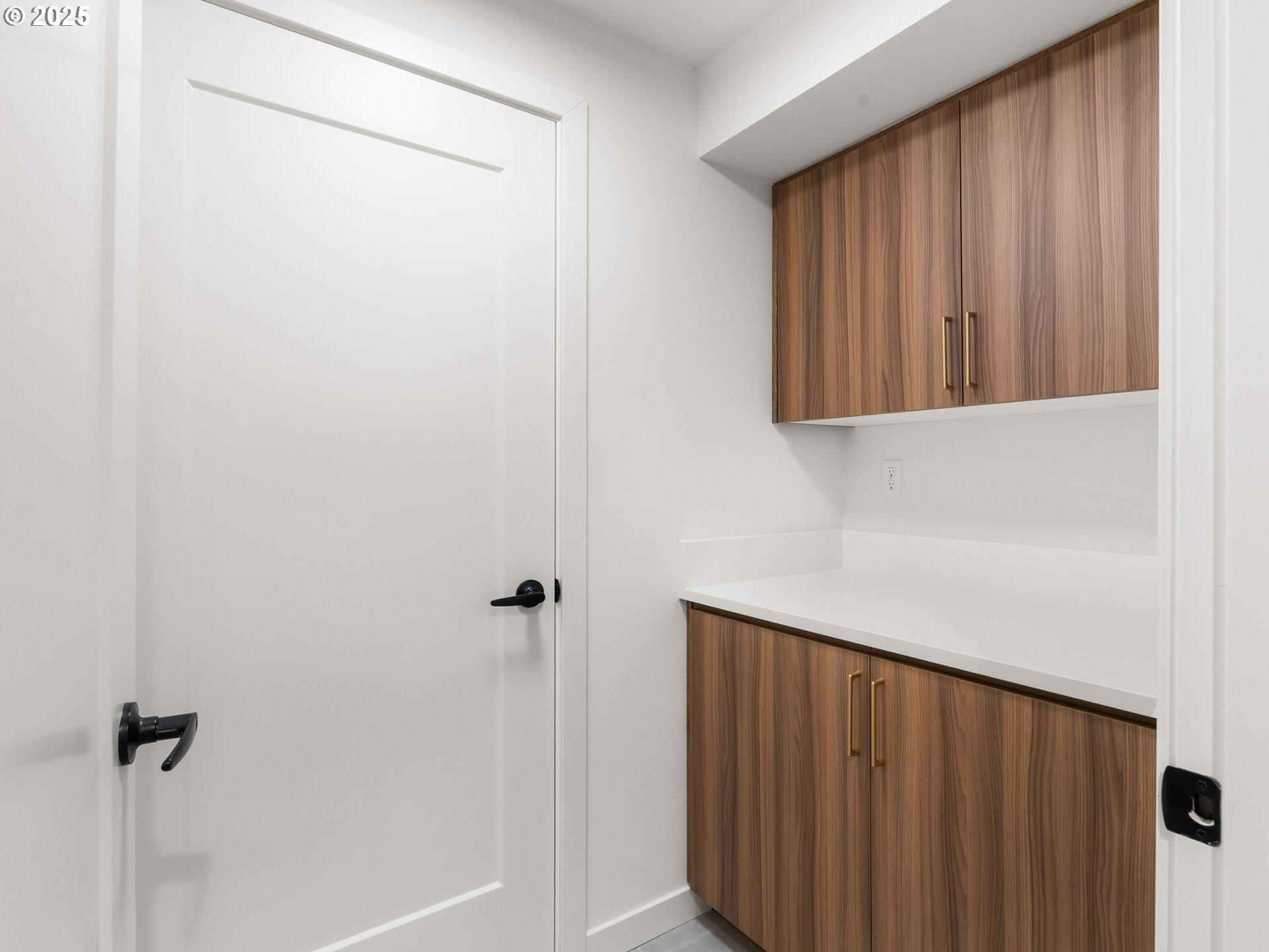 2251 FERNWOOD CIR