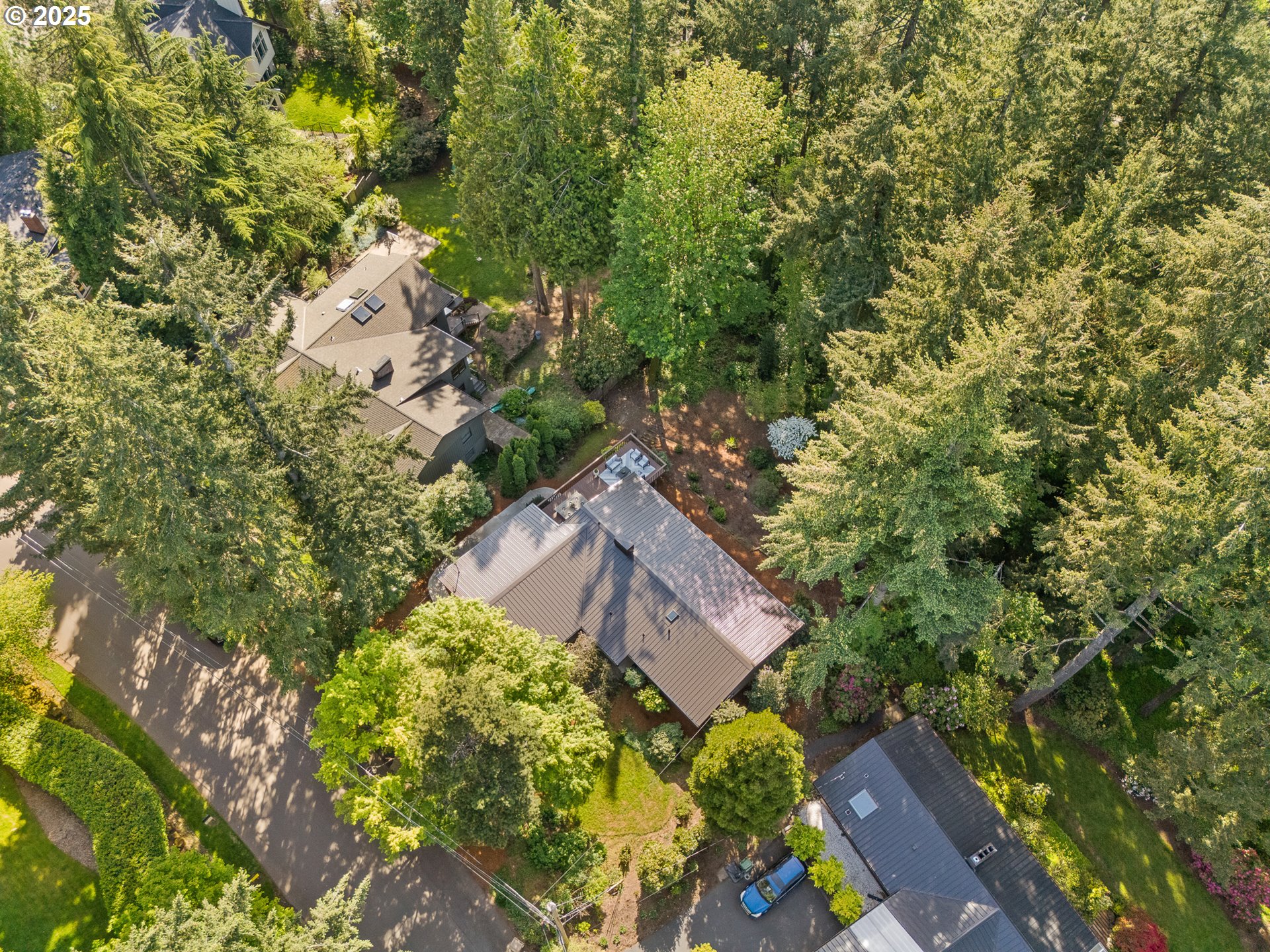2251 FERNWOOD CIR