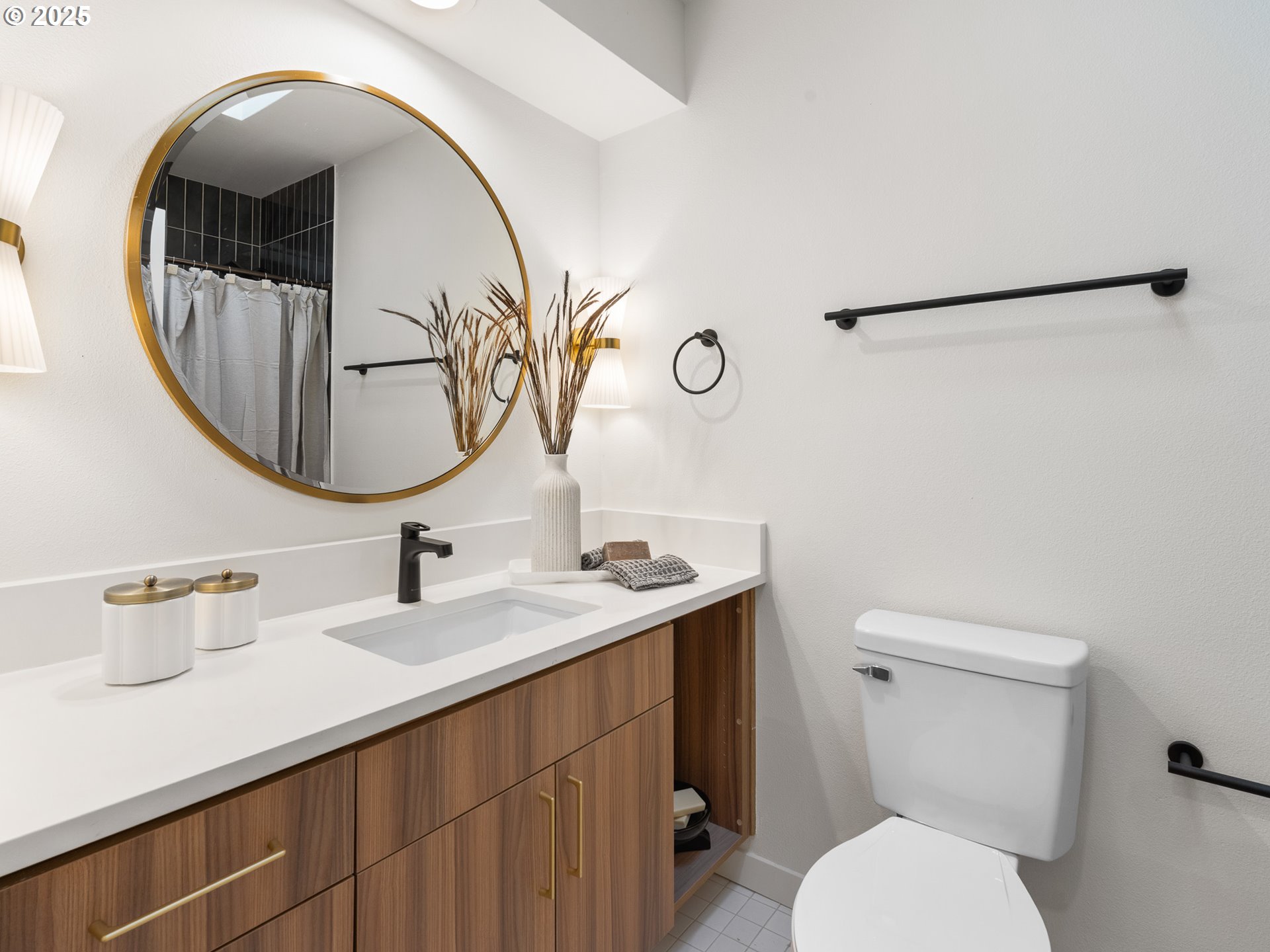 2251 FERNWOOD CIR