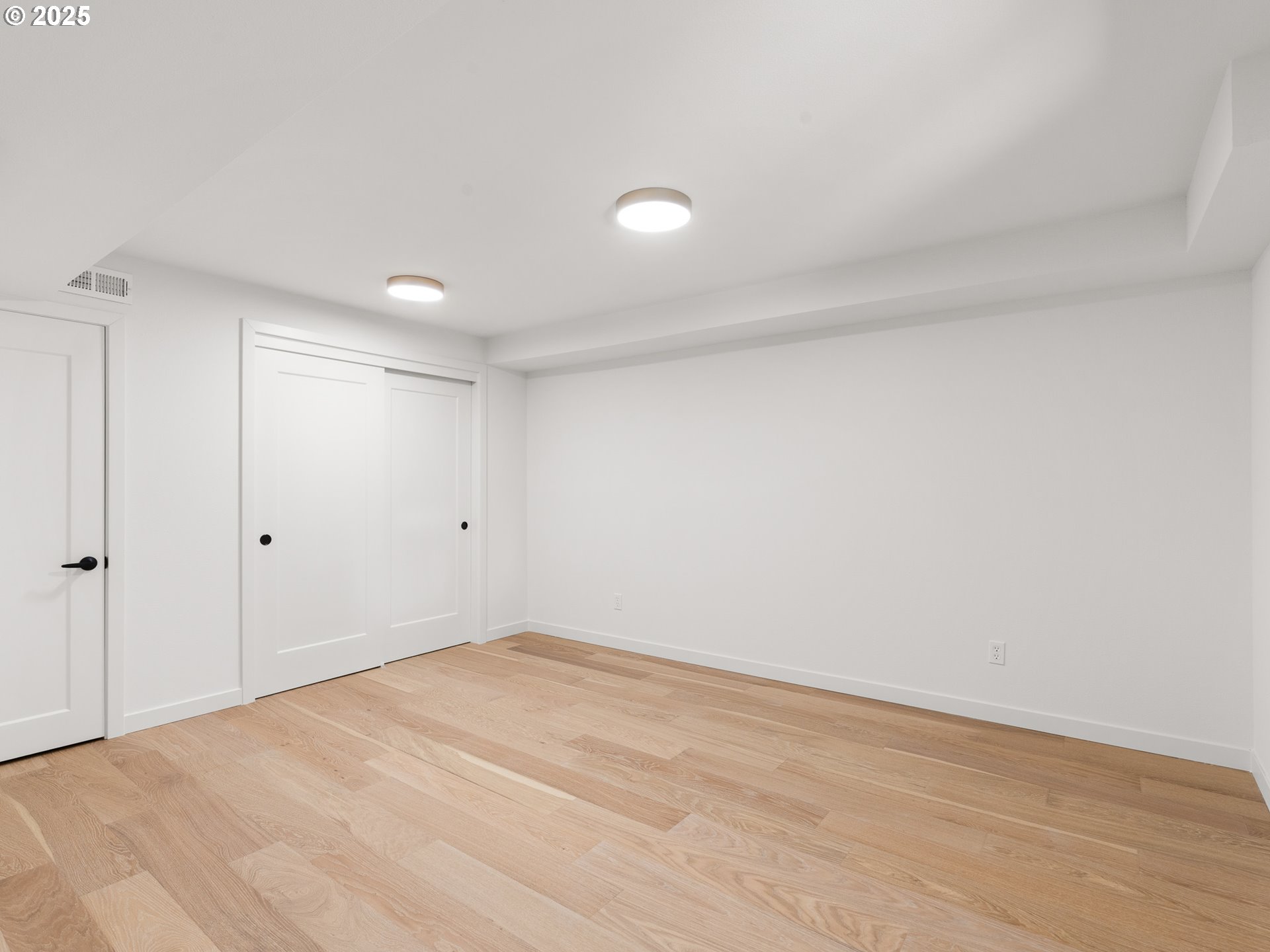 2251 FERNWOOD CIR