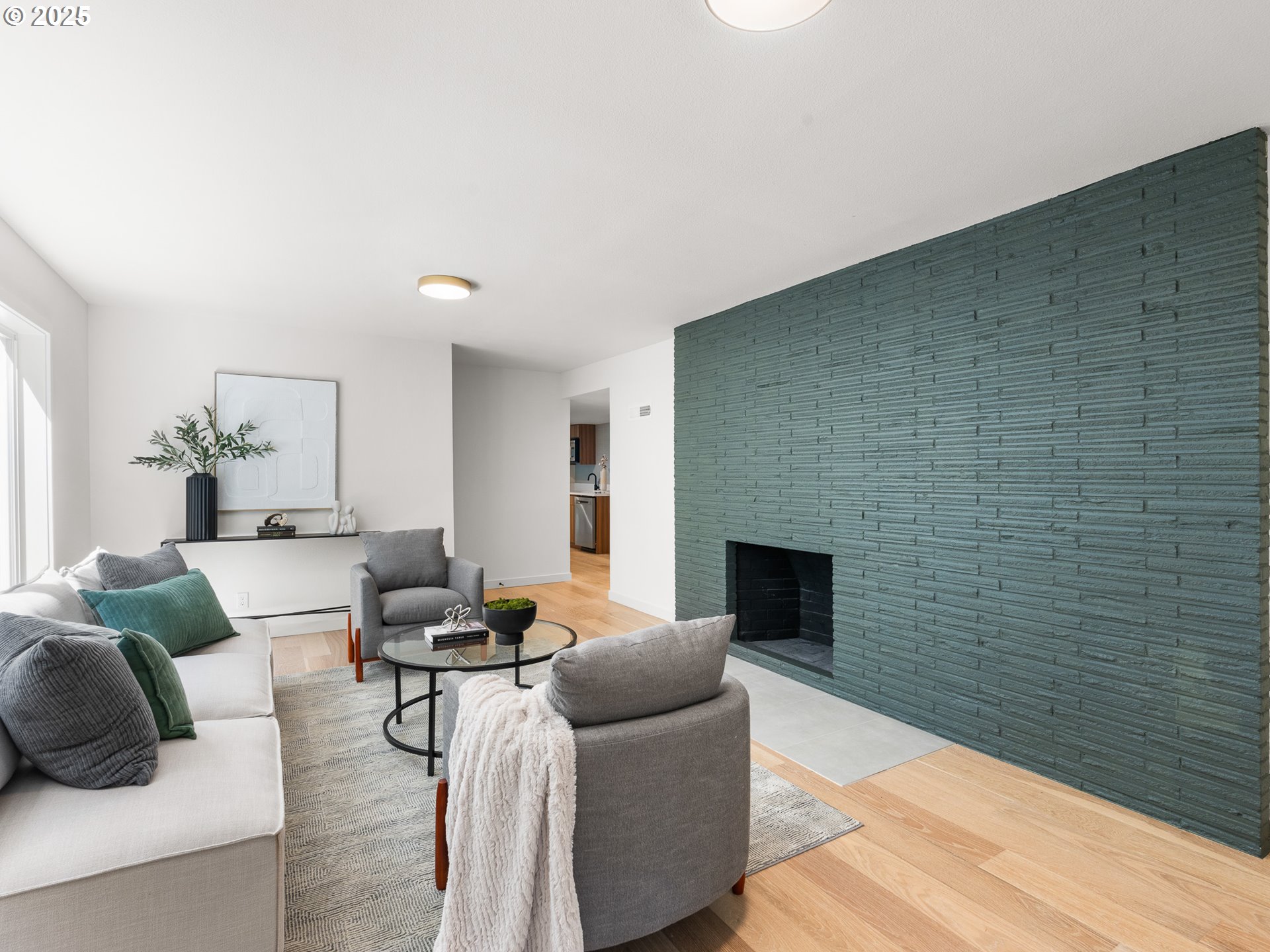 2251 FERNWOOD CIR