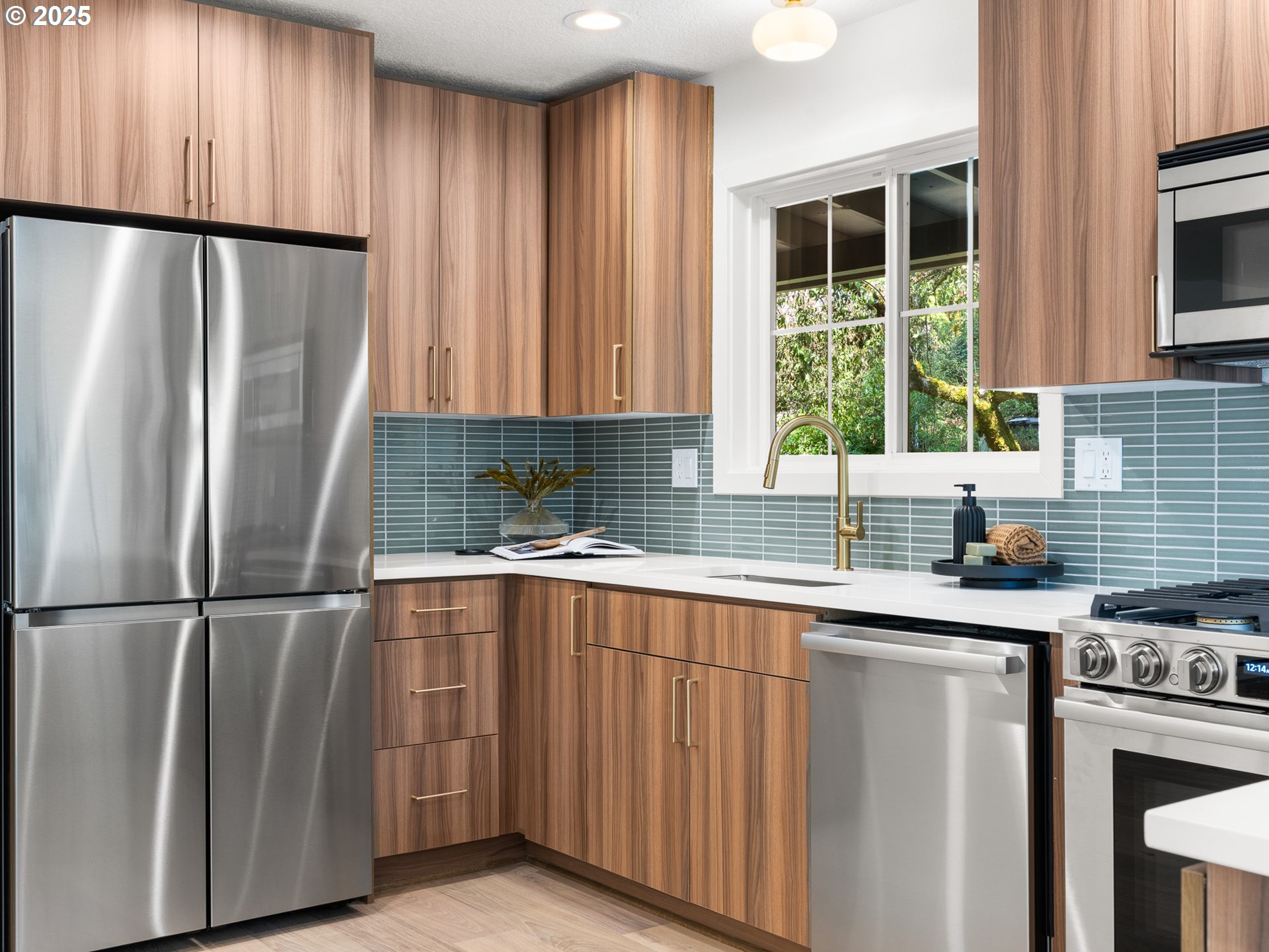 2251 FERNWOOD CIR
