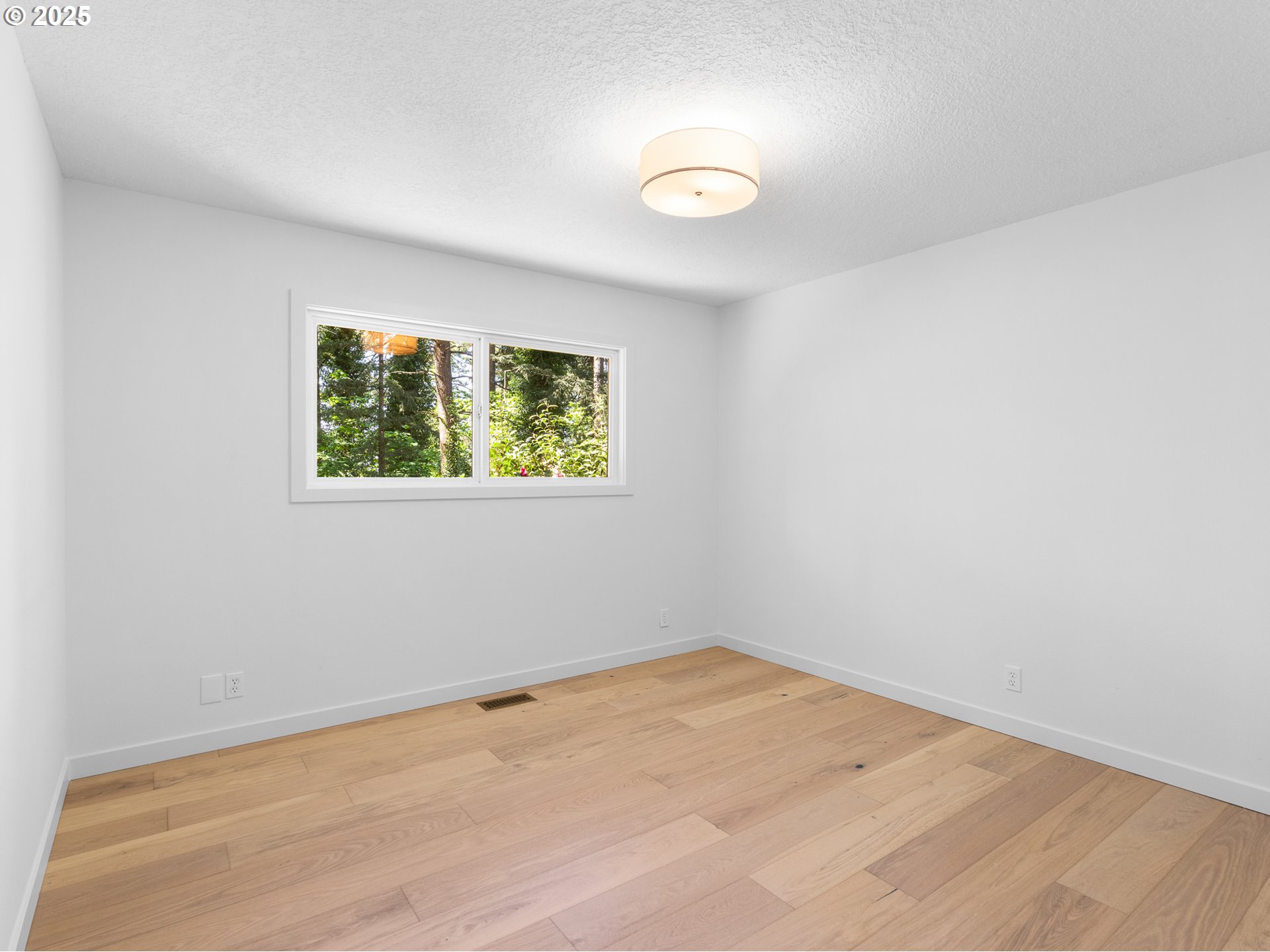 2251 FERNWOOD CIR