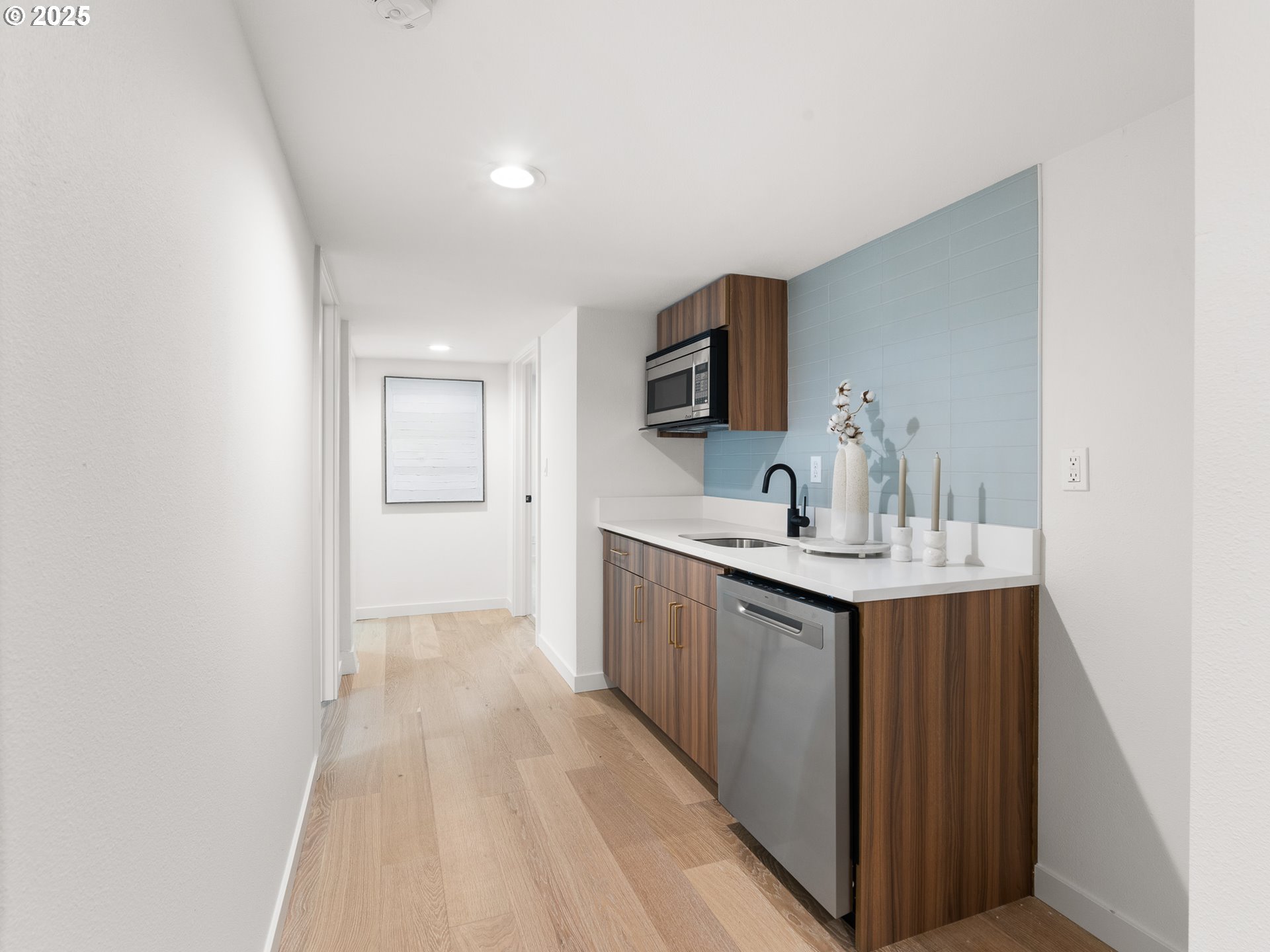 2251 FERNWOOD CIR