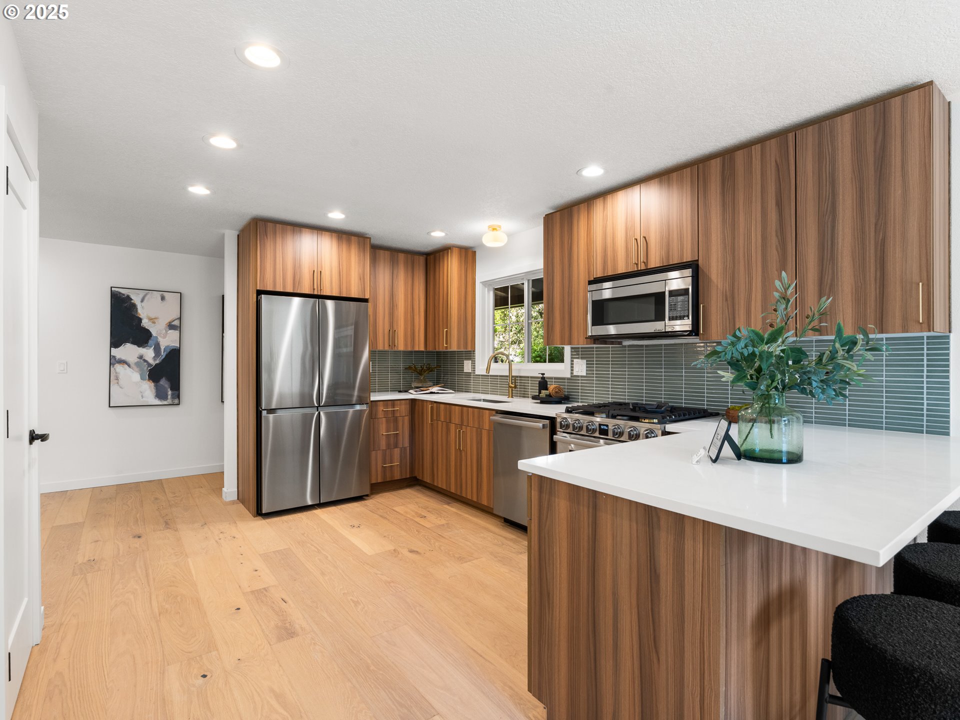 2251 FERNWOOD CIR