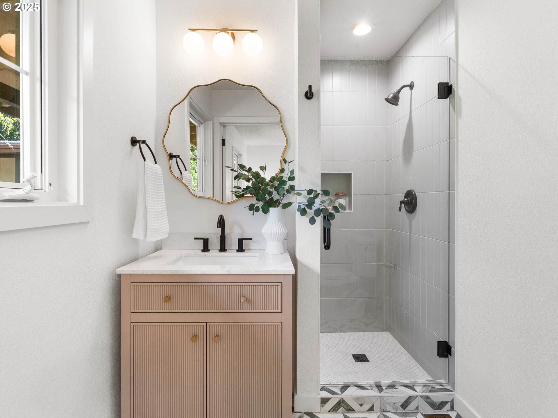 2251 FERNWOOD CIR
