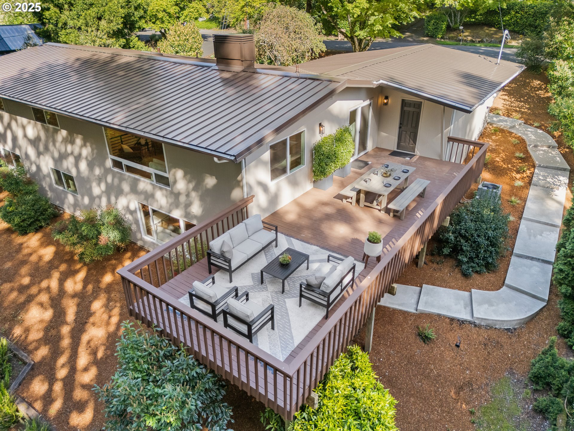 2251 FERNWOOD CIR