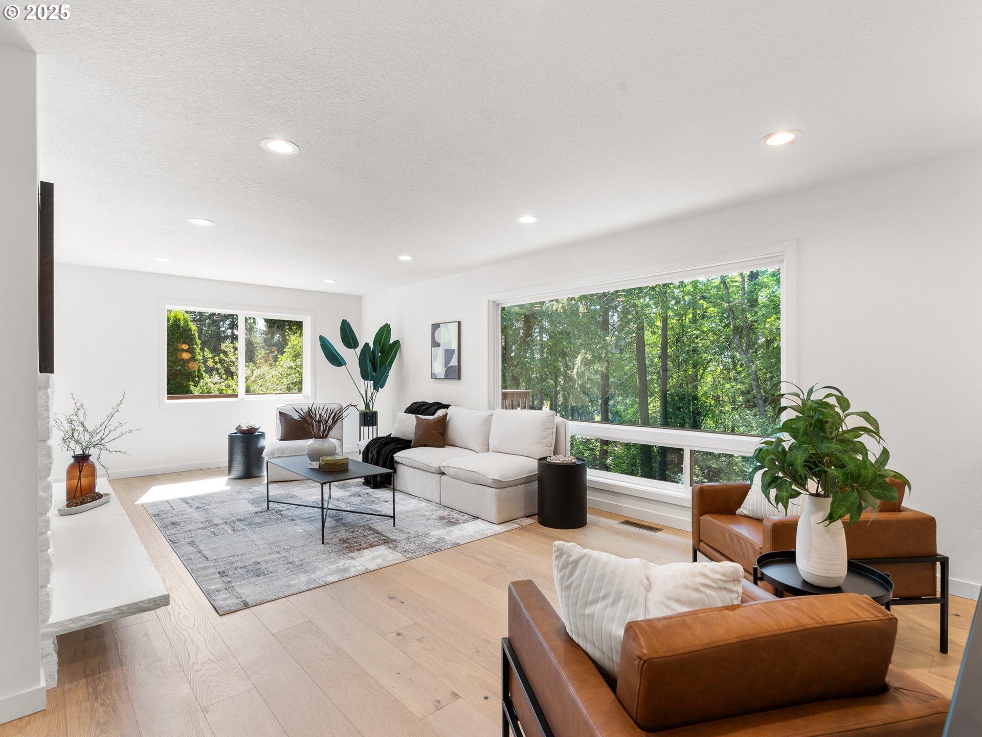 2251 FERNWOOD CIR