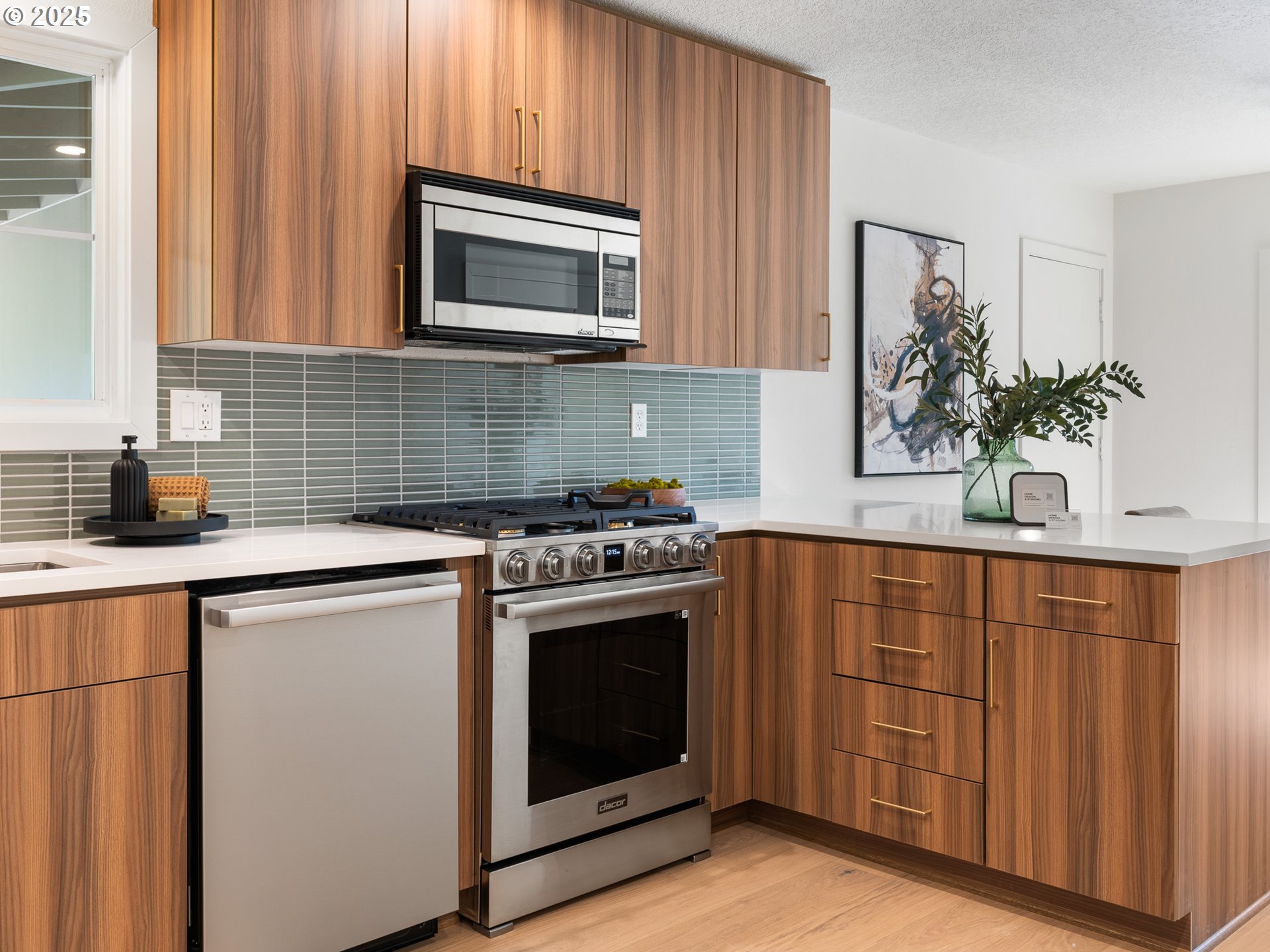 2251 FERNWOOD CIR