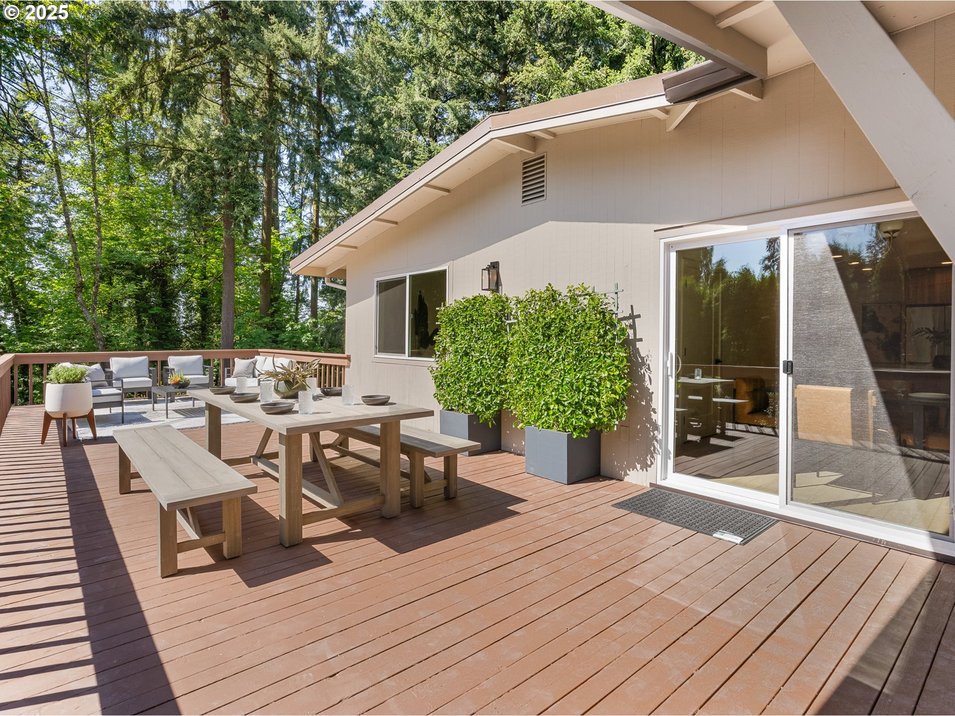 2251 FERNWOOD CIR