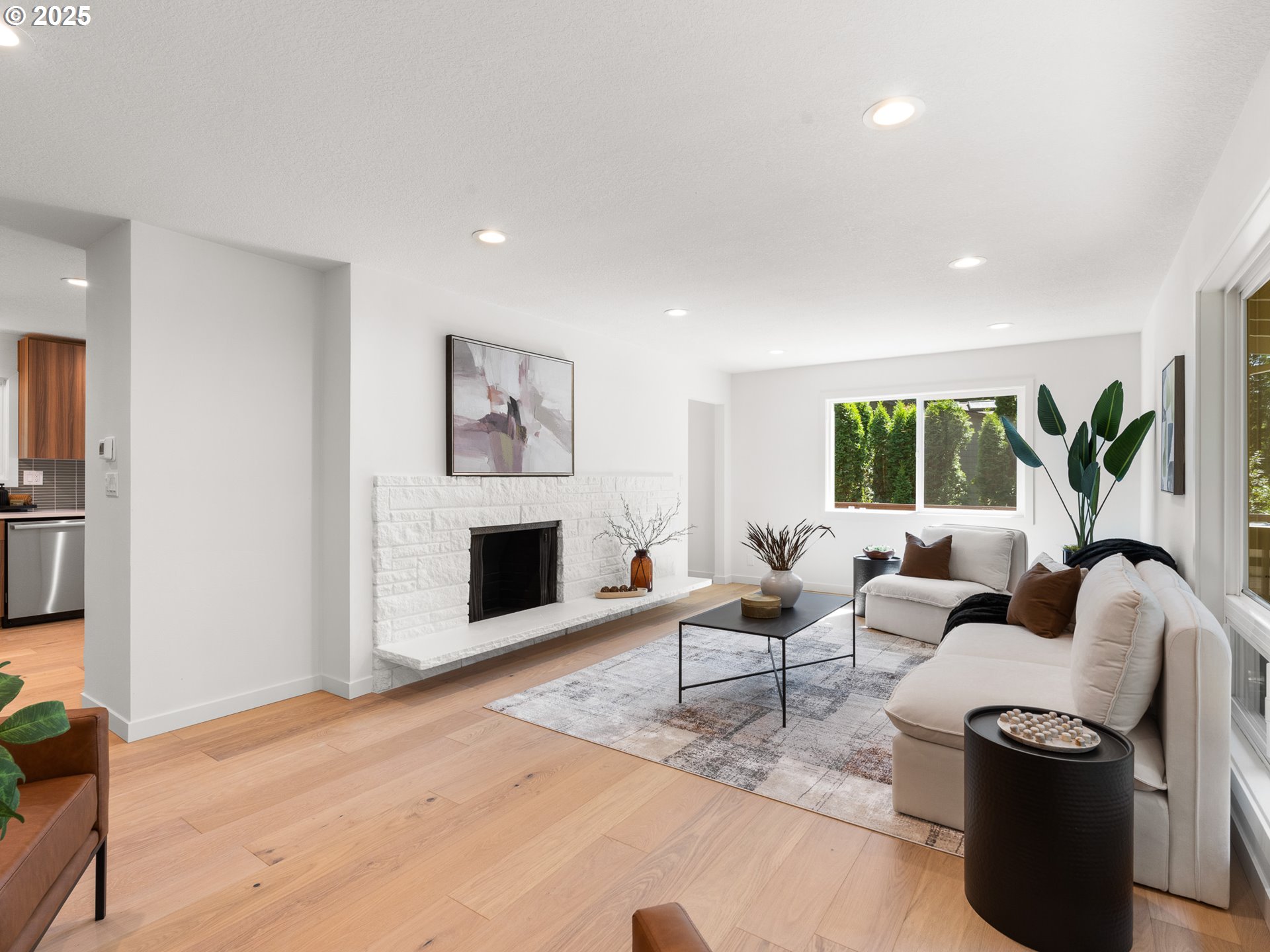 2251 FERNWOOD CIR