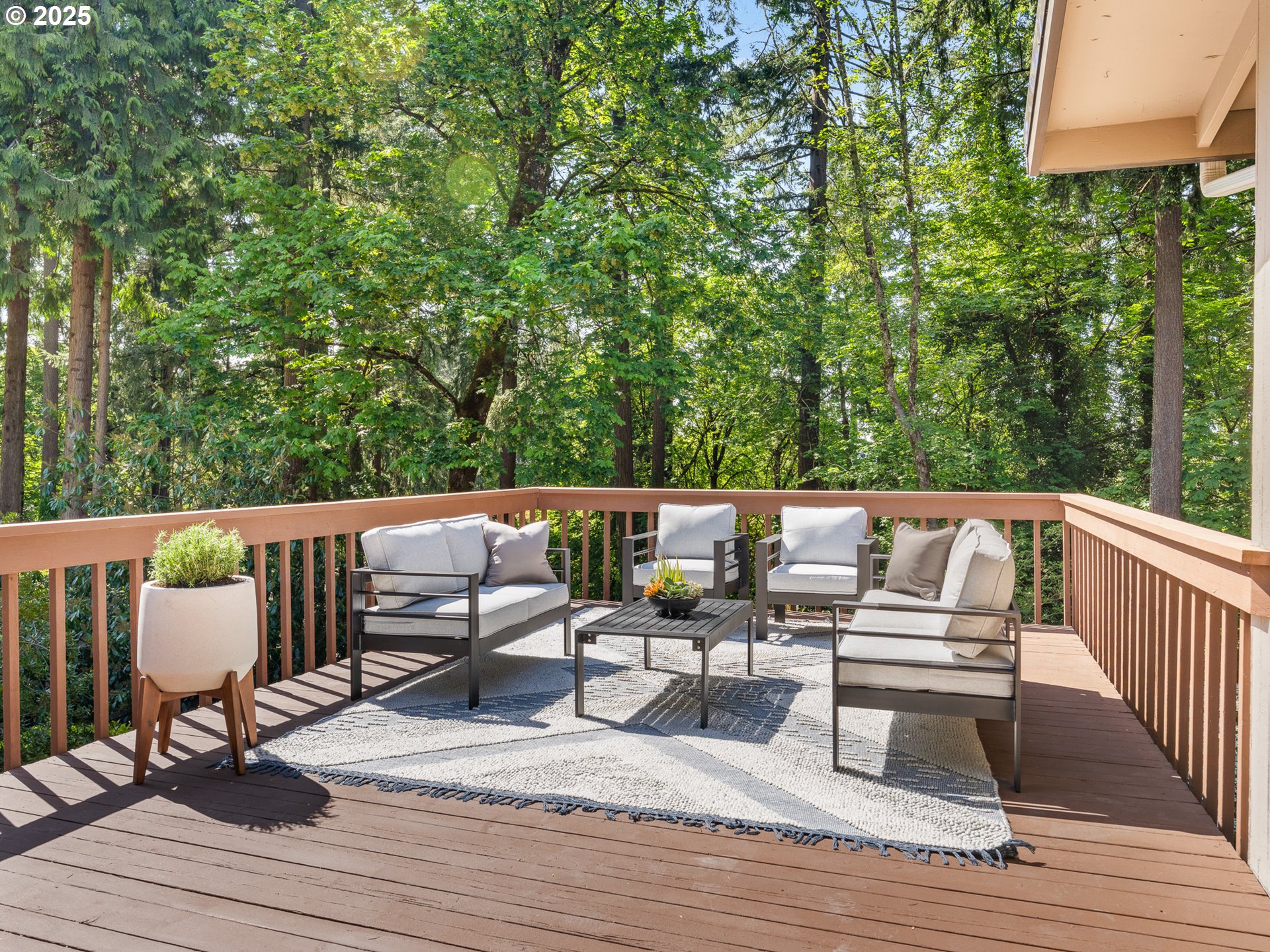 2251 FERNWOOD CIR