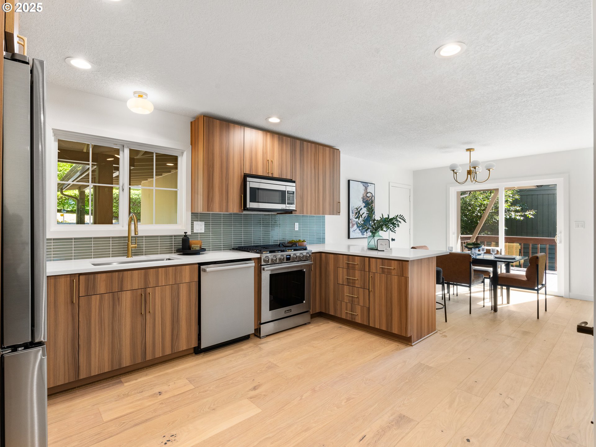 2251 FERNWOOD CIR