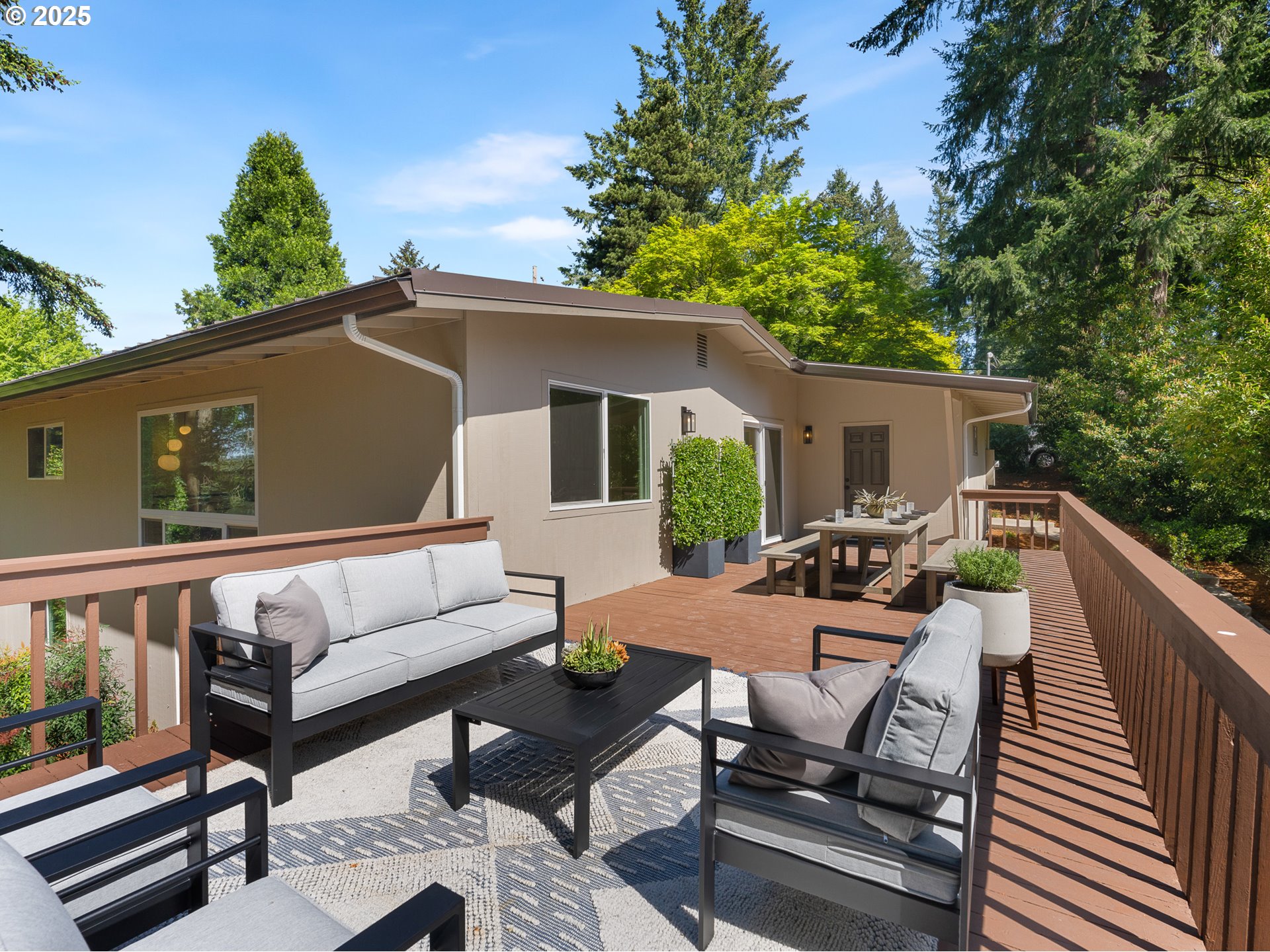 2251 FERNWOOD CIR