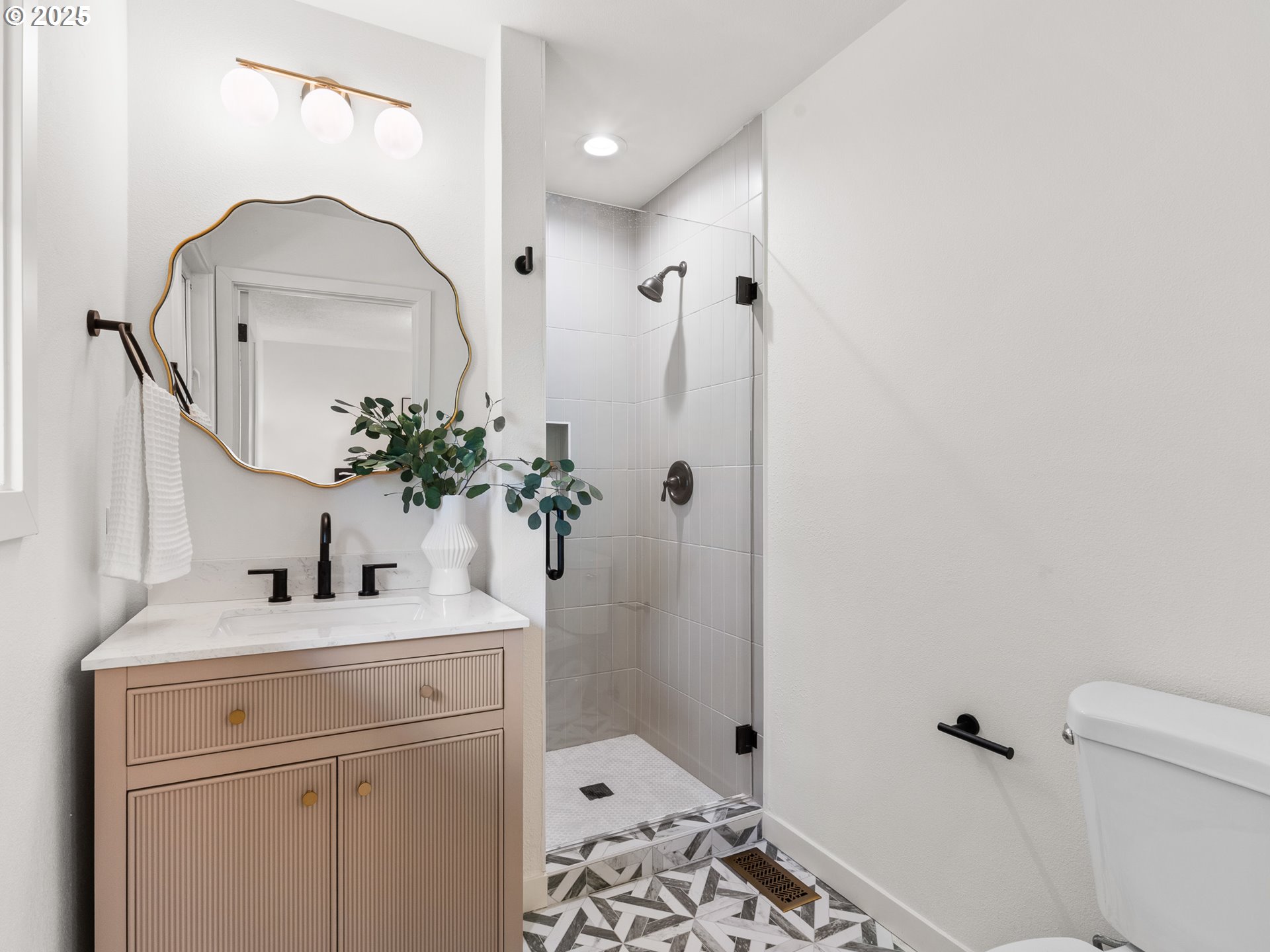 2251 FERNWOOD CIR