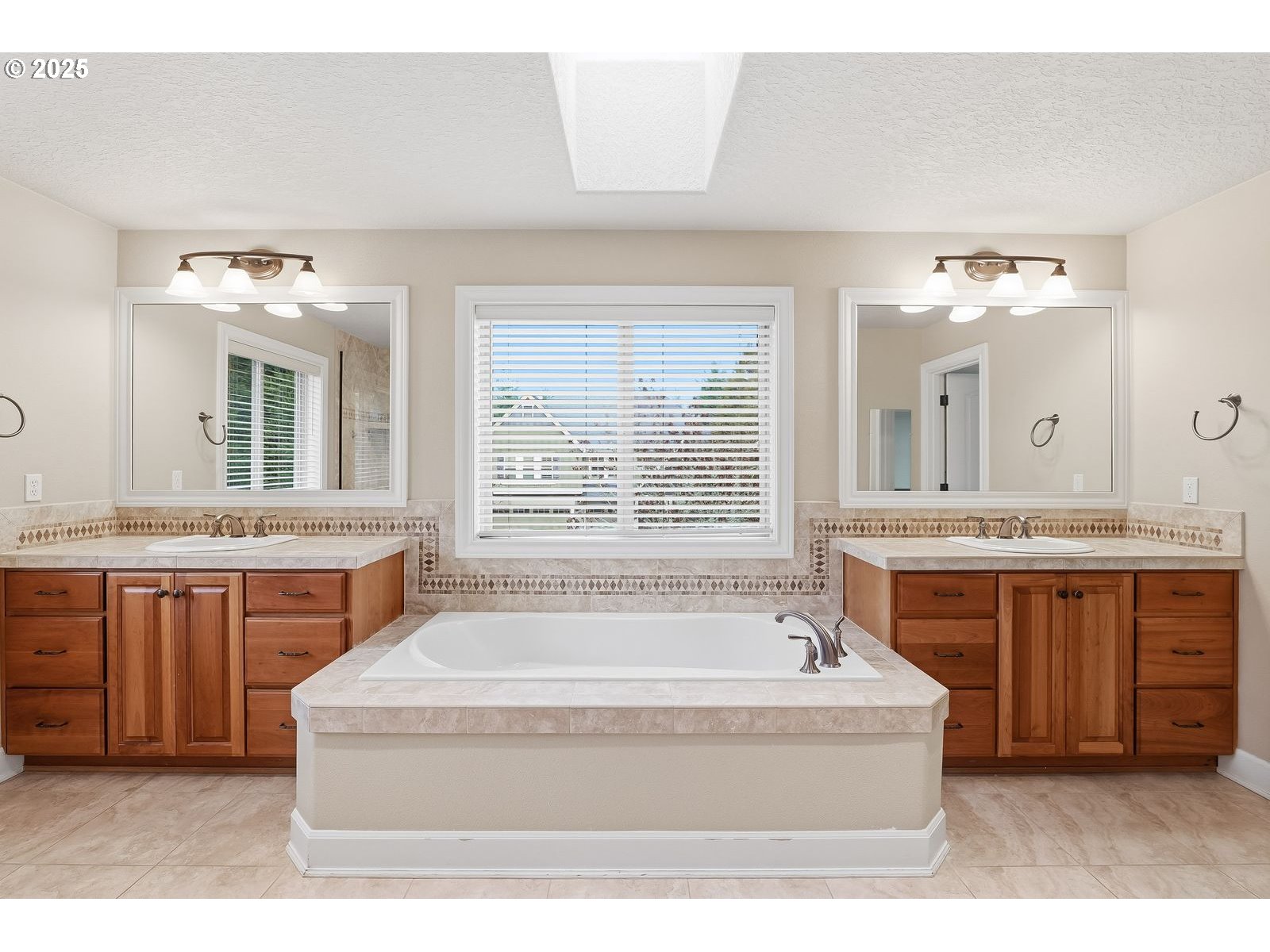 16955 SW RICHEN PARK CIR