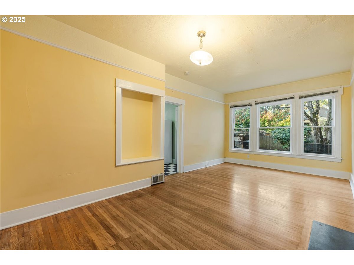 3716 SE BELMONT ST, Portland