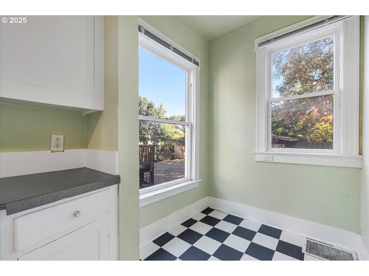 3716 SE BELMONT ST, Portland