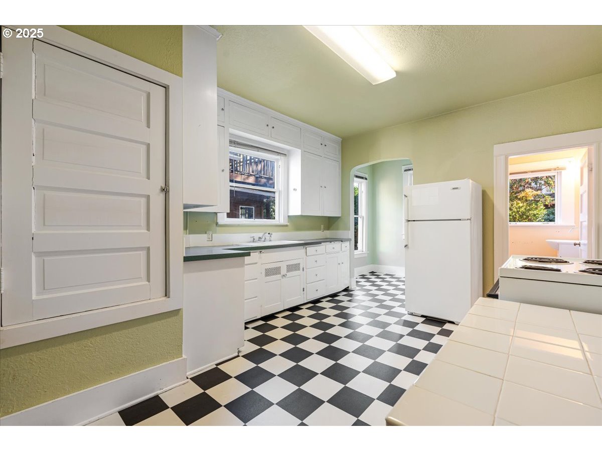 3716 SE BELMONT ST, Portland