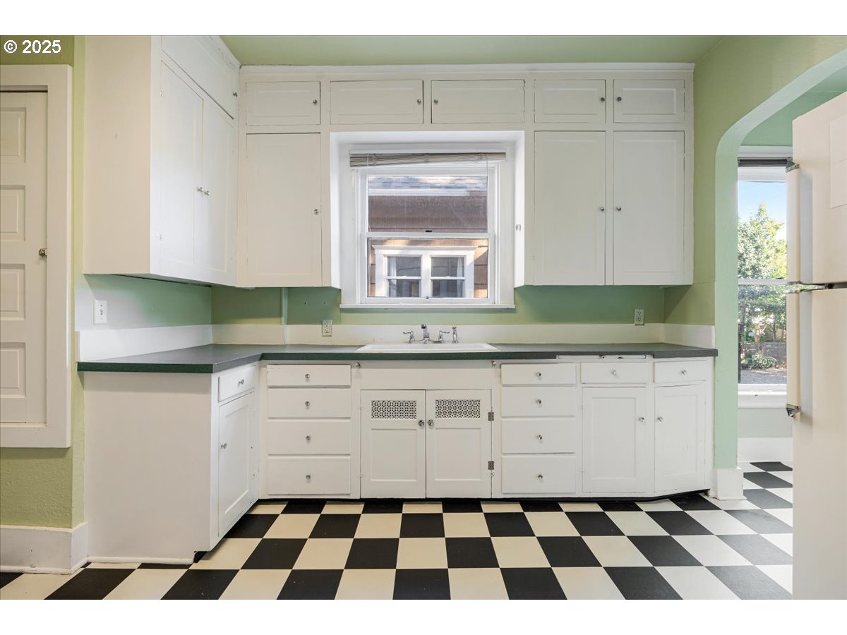 3716 SE BELMONT ST, Portland