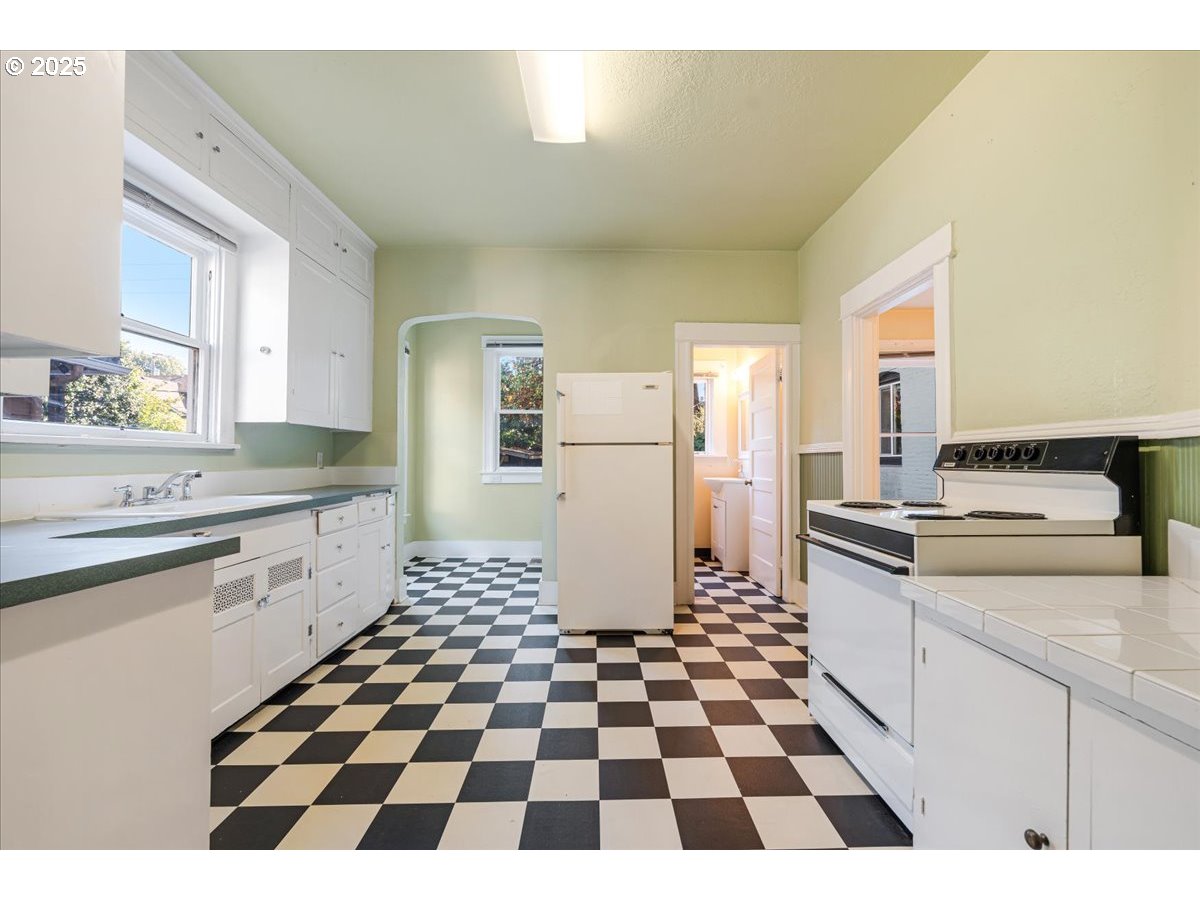 3716 SE BELMONT ST, Portland