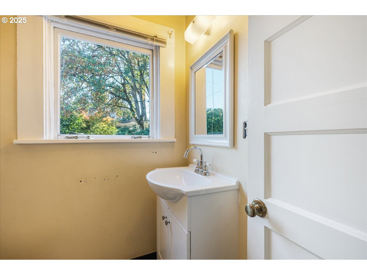 3716 SE BELMONT ST, Portland