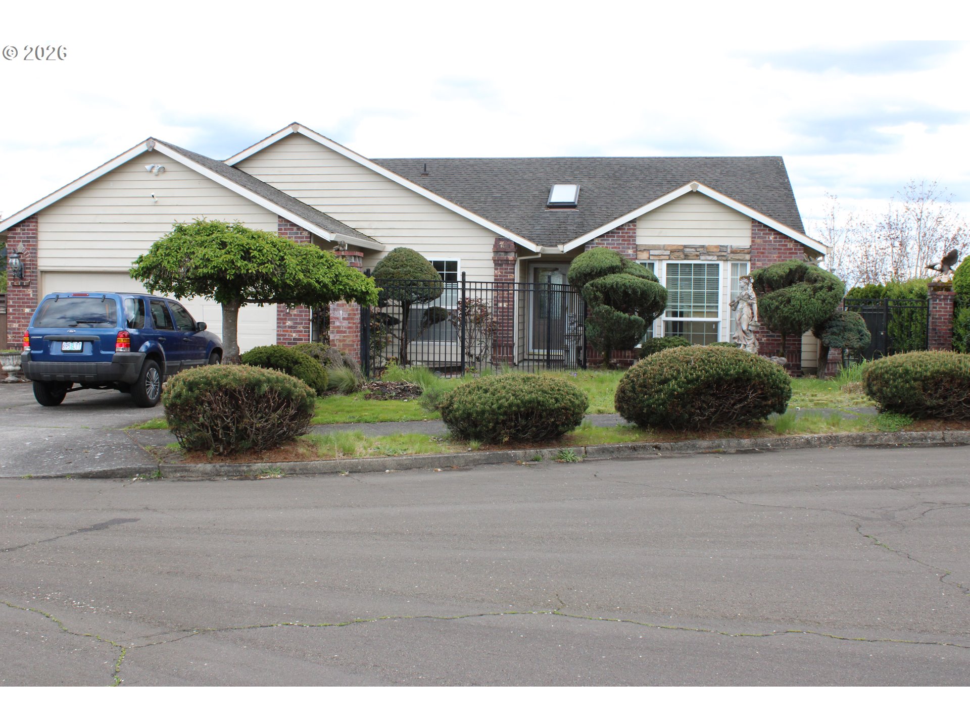 110 SW 16TH CT