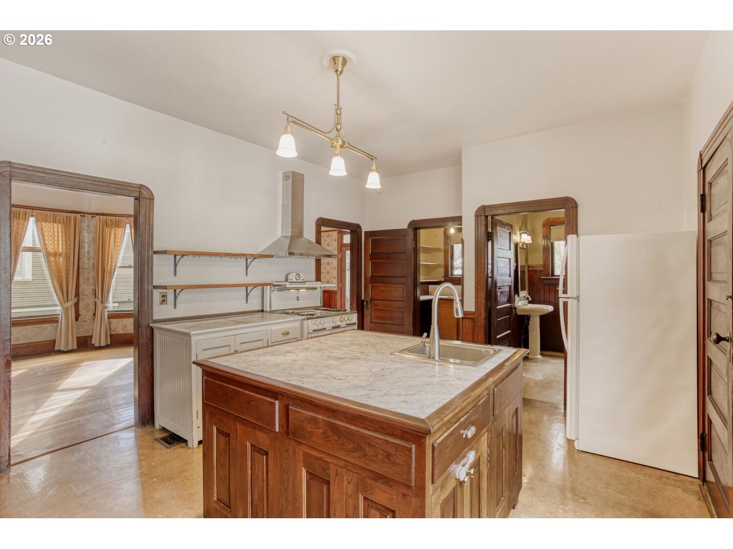 4037 NE GARFIELD AVE