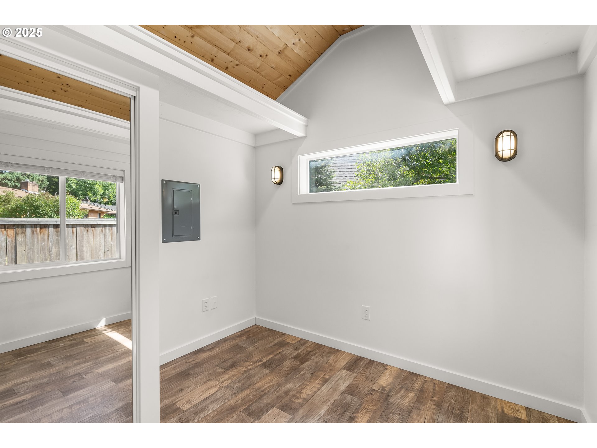 12530 SW BROOKSIDE AVE