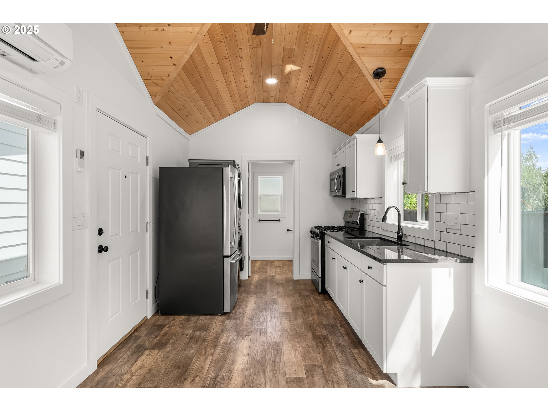 12530 SW BROOKSIDE AVE