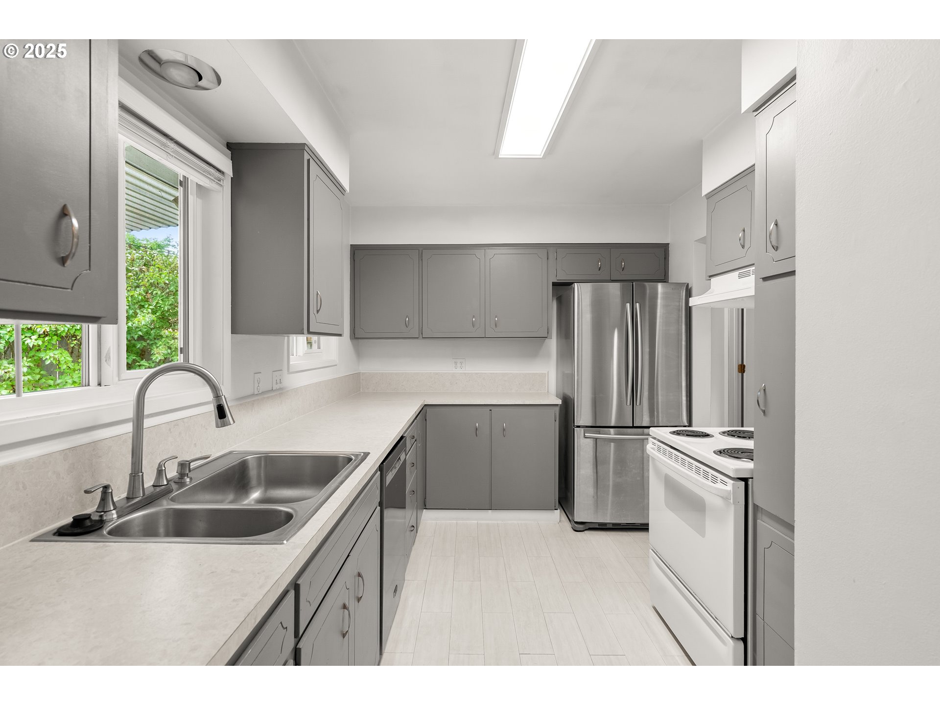 12530 SW BROOKSIDE AVE