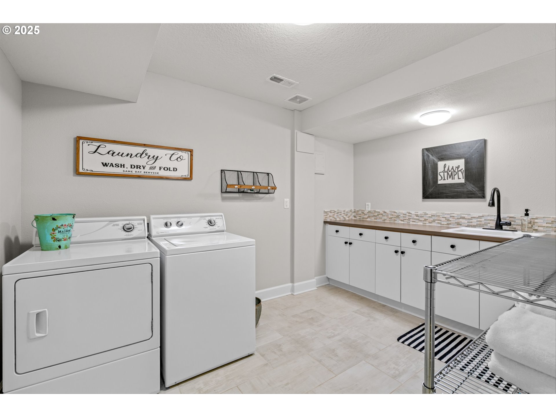 577 LAUREL ST