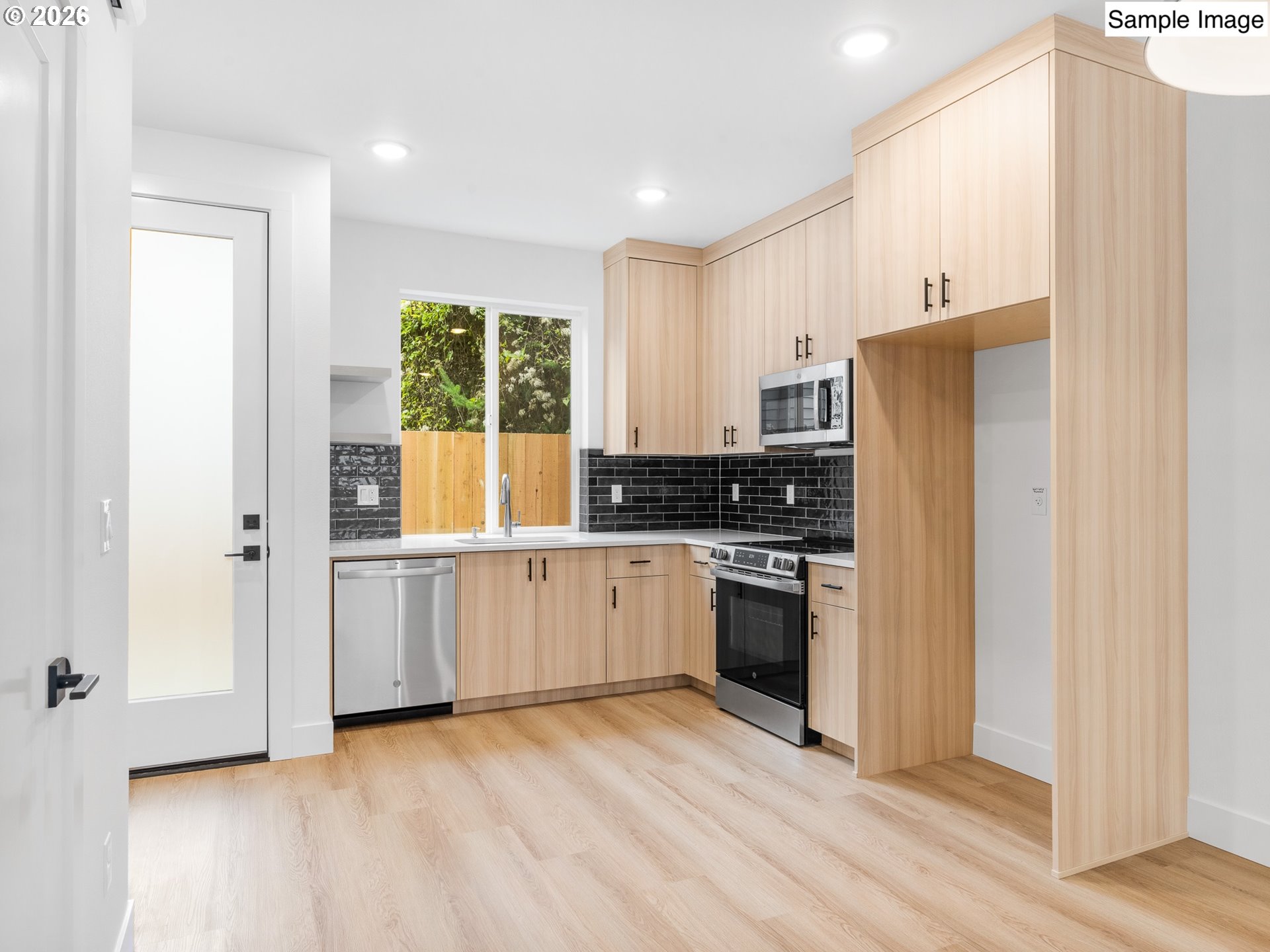 3558 N Haight AVE 5