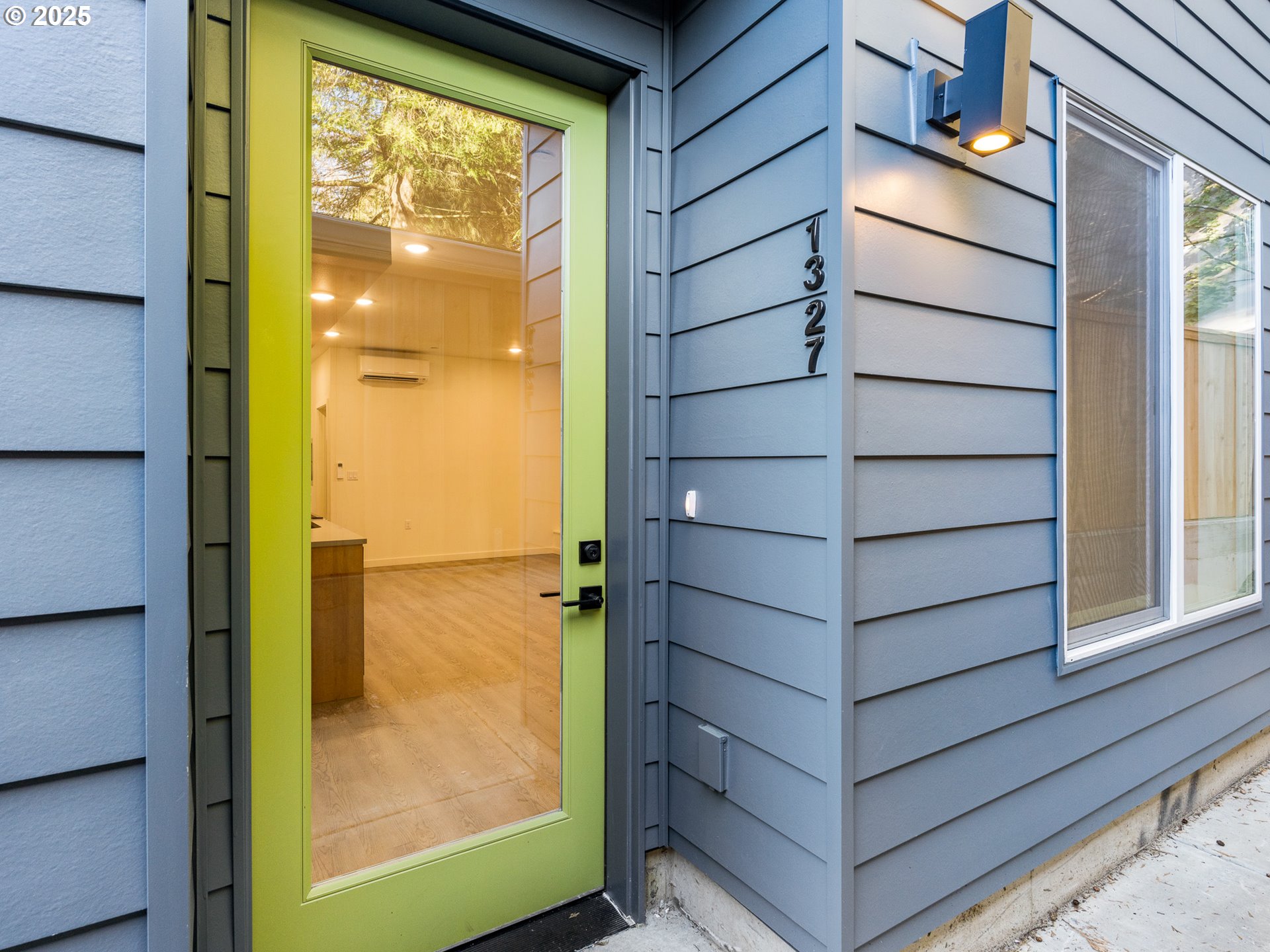 1327 NE 46th AVE 6