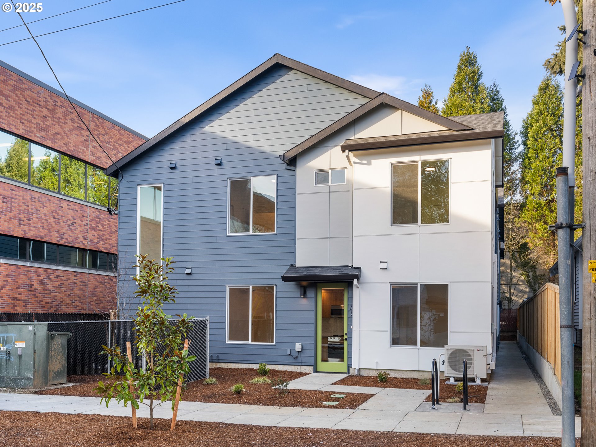 1327 NE 46th AVE 6