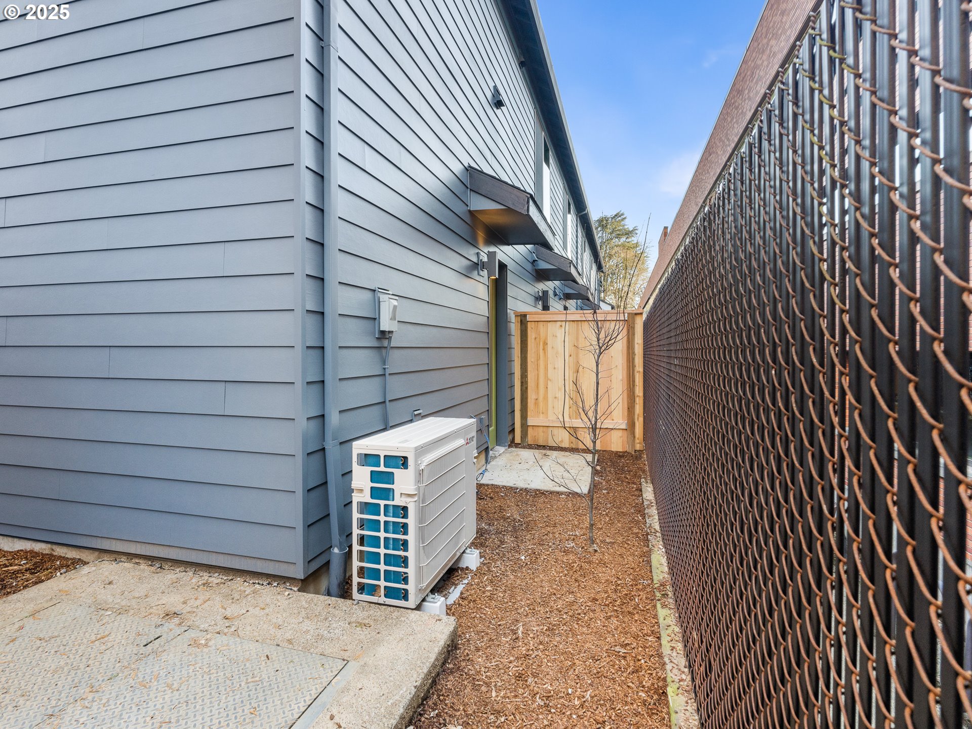 1327 NE 46th AVE 6