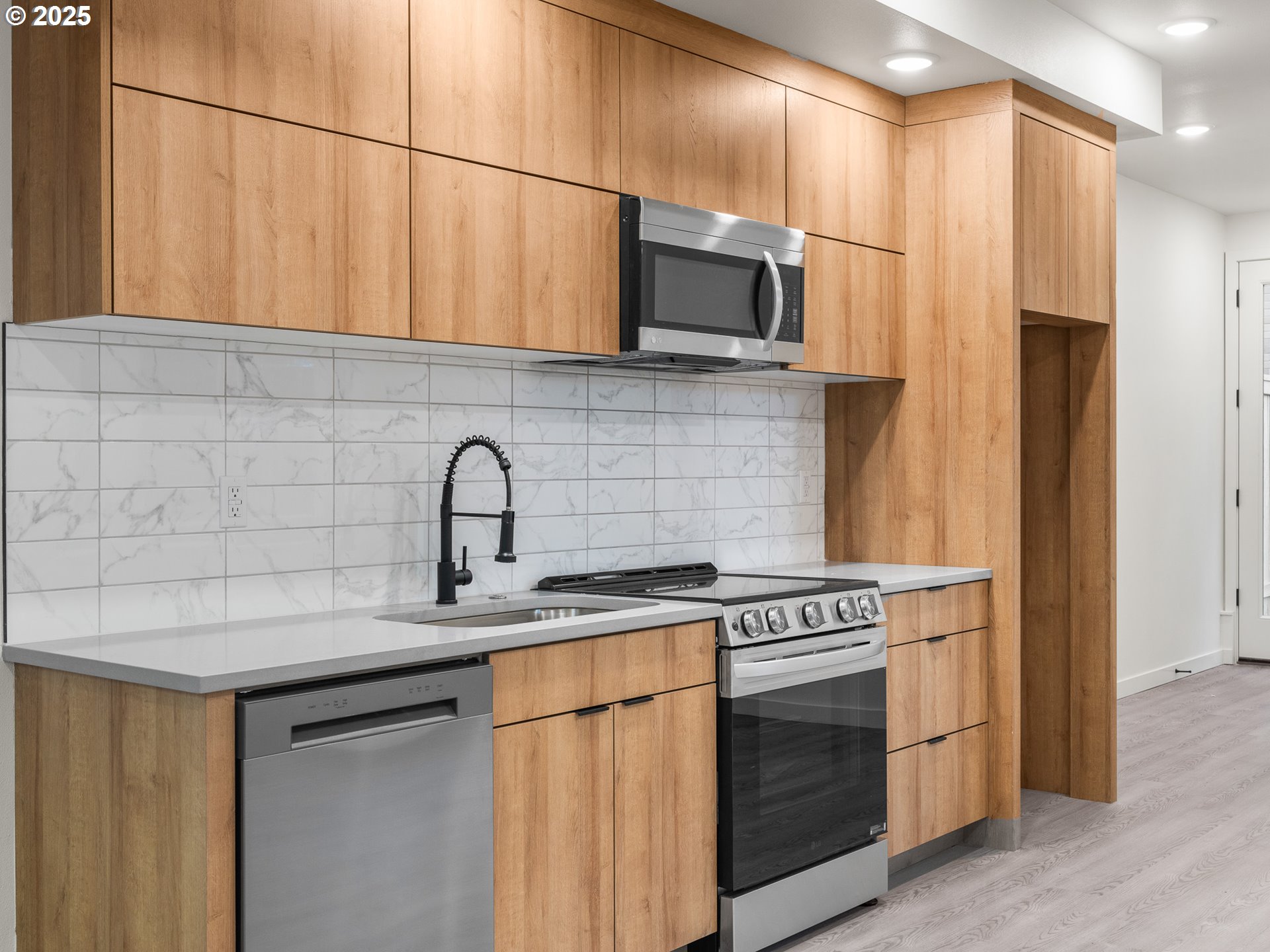 1327 NE 46th AVE 6