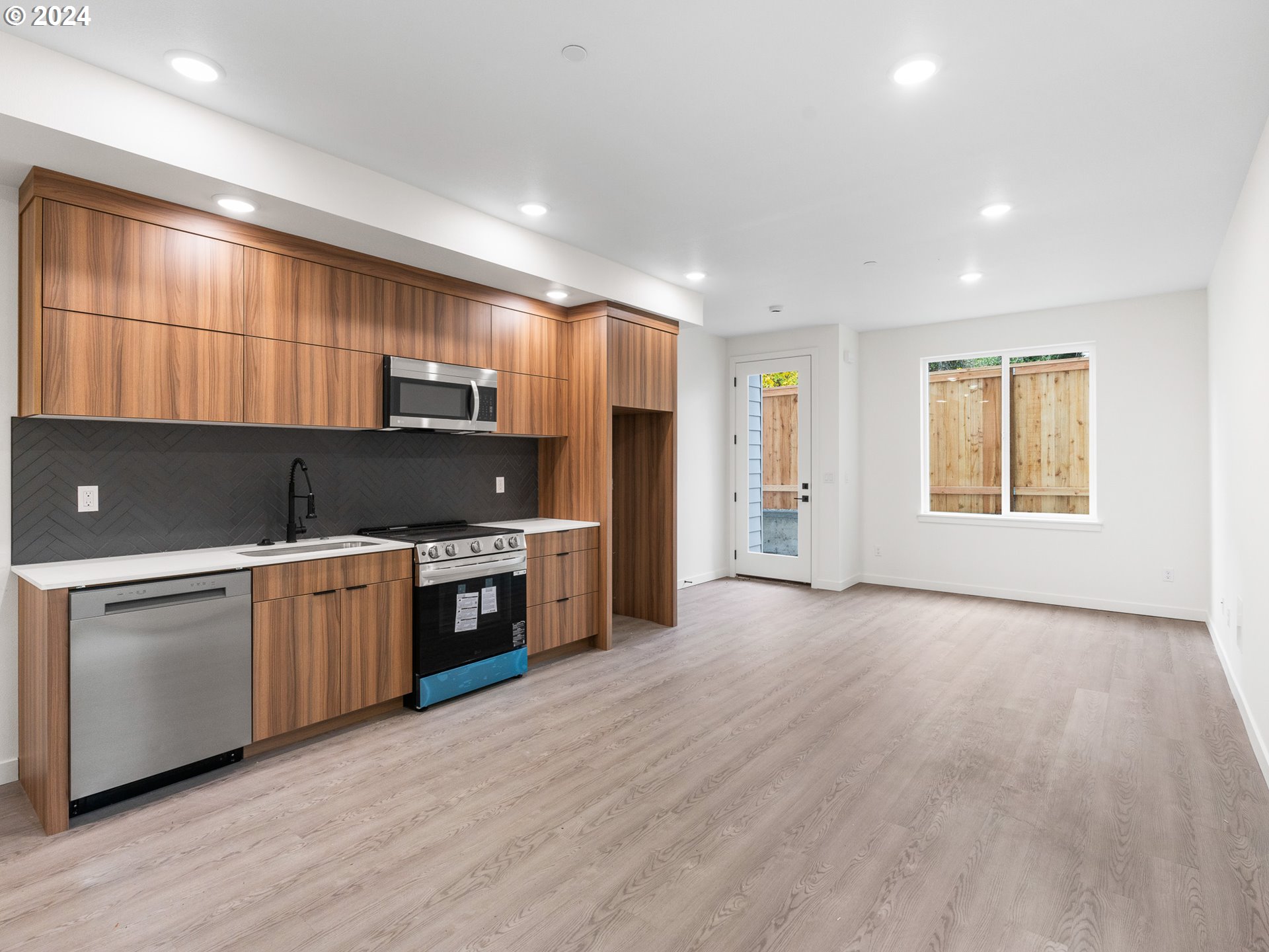 1316 NE 46th AVE 6