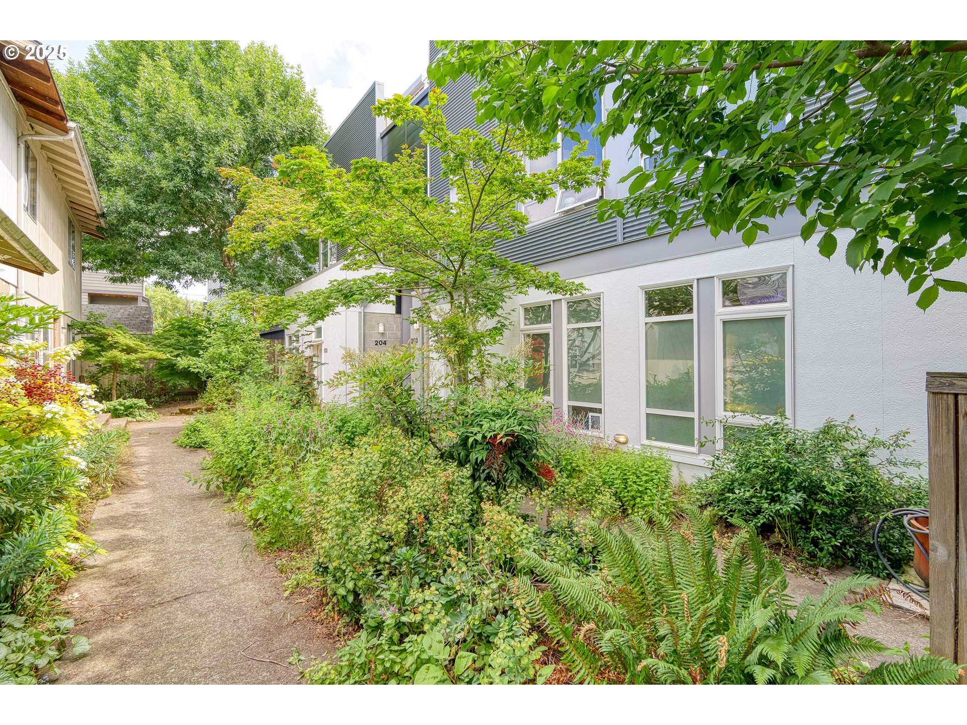 2021 SE CLINTON ST 103