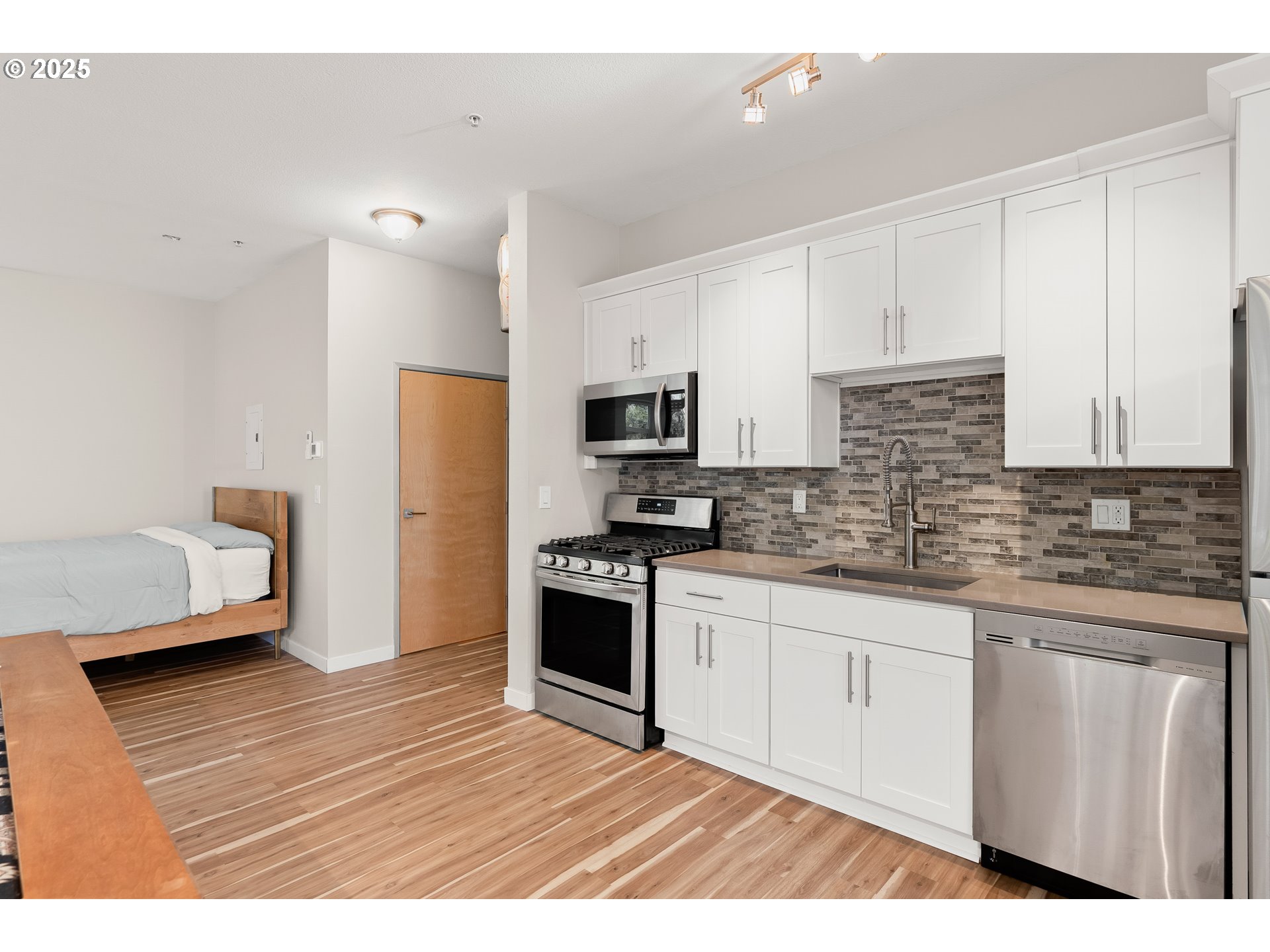 2021 SE CLINTON ST 103