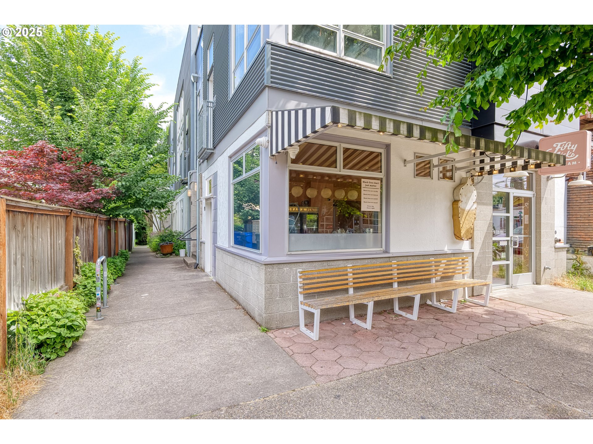 2021 SE CLINTON ST 103