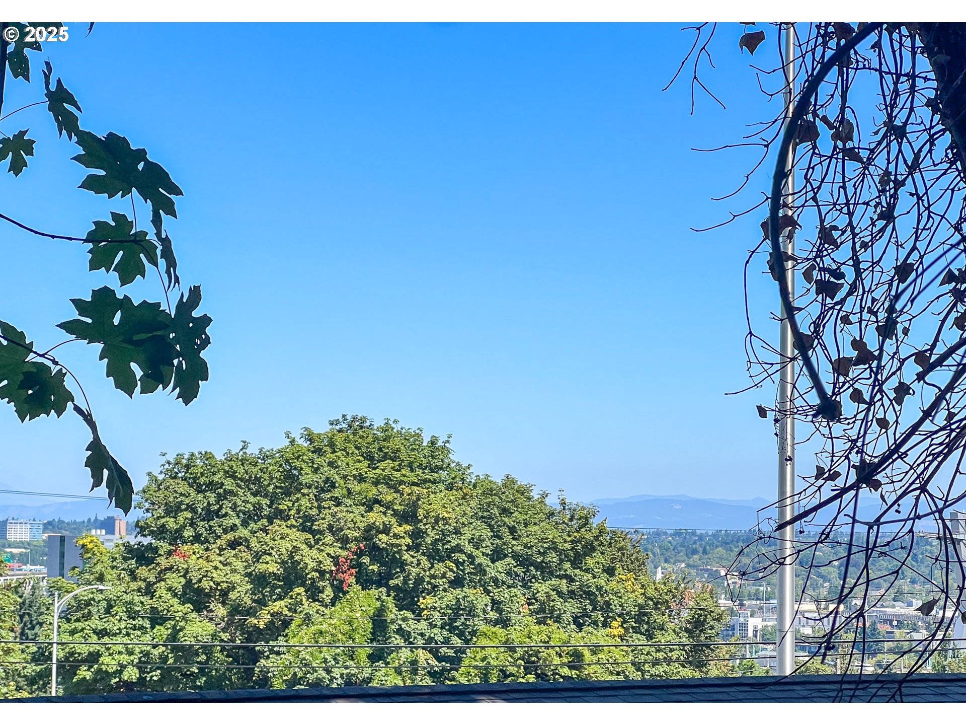 25 SW ABERNETHY ST N, Portland