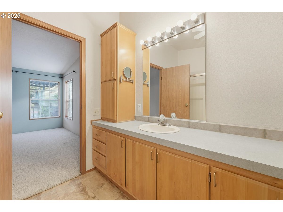 8300 NE QUATAMA ST 104, Hillsboro Unit: 104