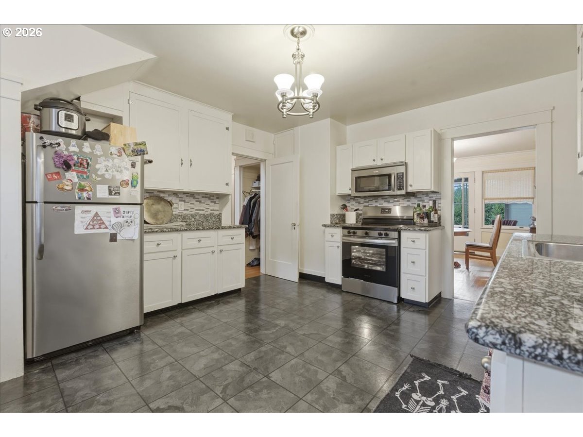 706 W B St.